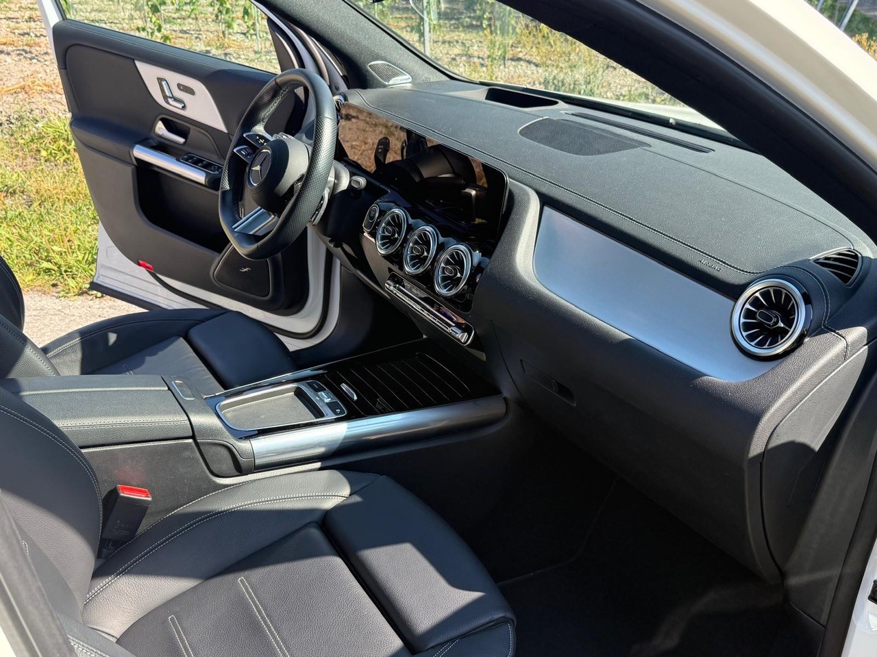 MERCEDES-BENZ EQA 350 Swiss Star AMG Line 4matic-image-8