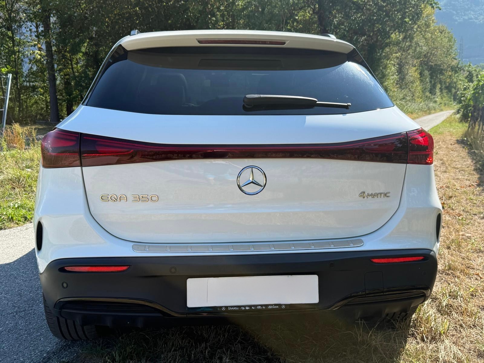 MERCEDES-BENZ EQA 350 Swiss Star AMG Line 4matic-image-15