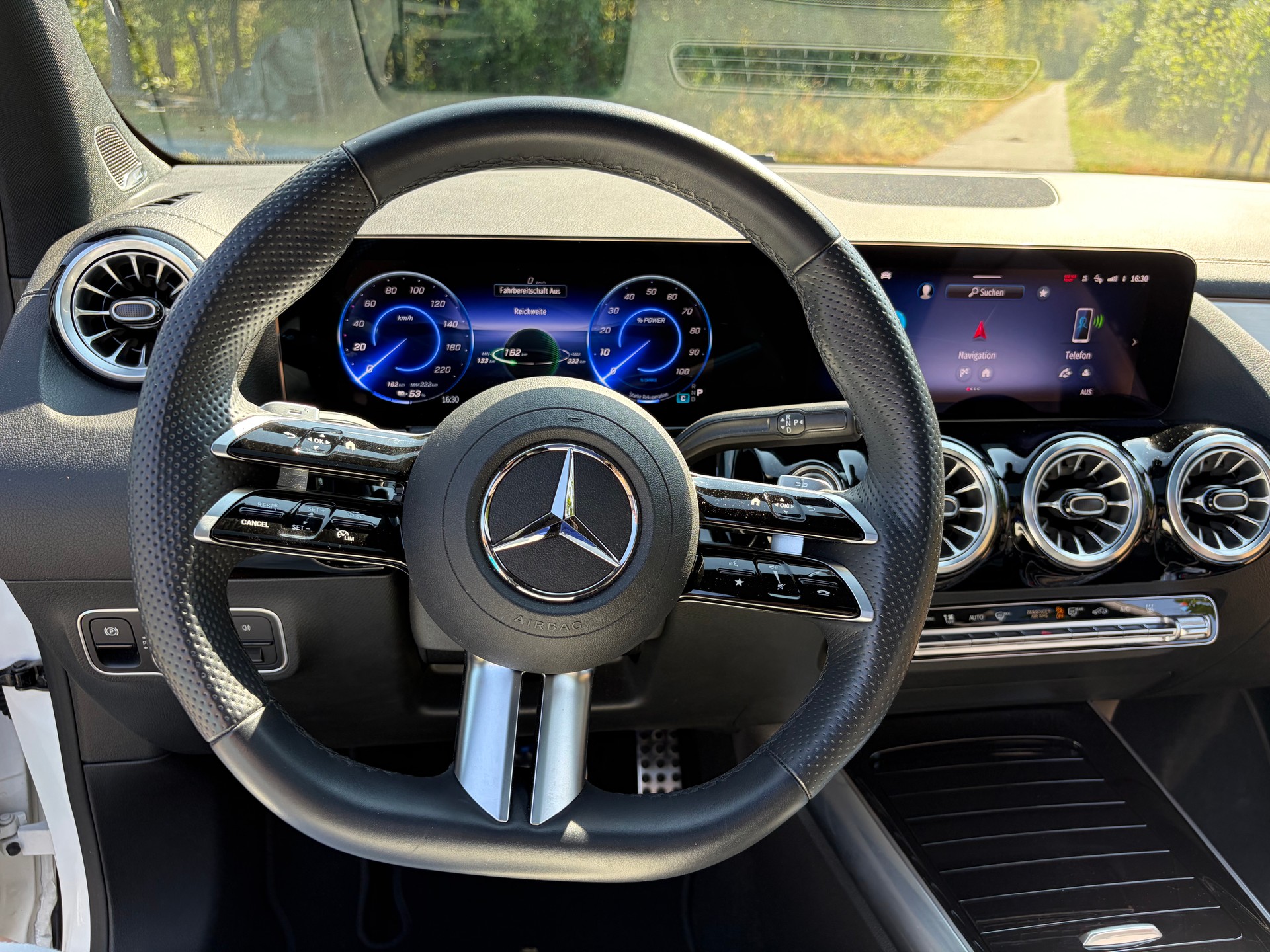 MERCEDES-BENZ EQA 350 Swiss Star AMG Line 4matic-image-18