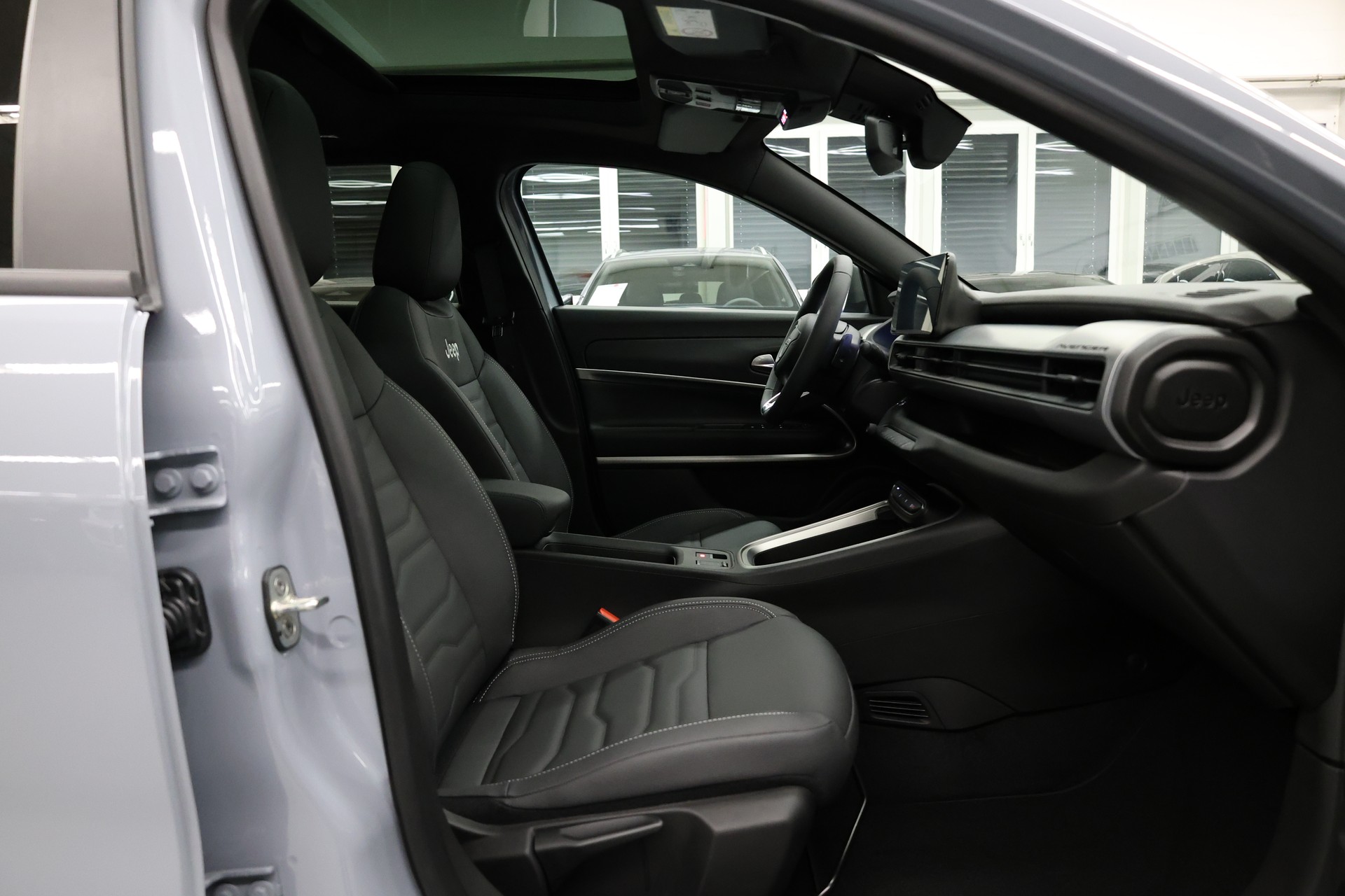 JEEP Avenger 1.2 MHEV Summit-image-15