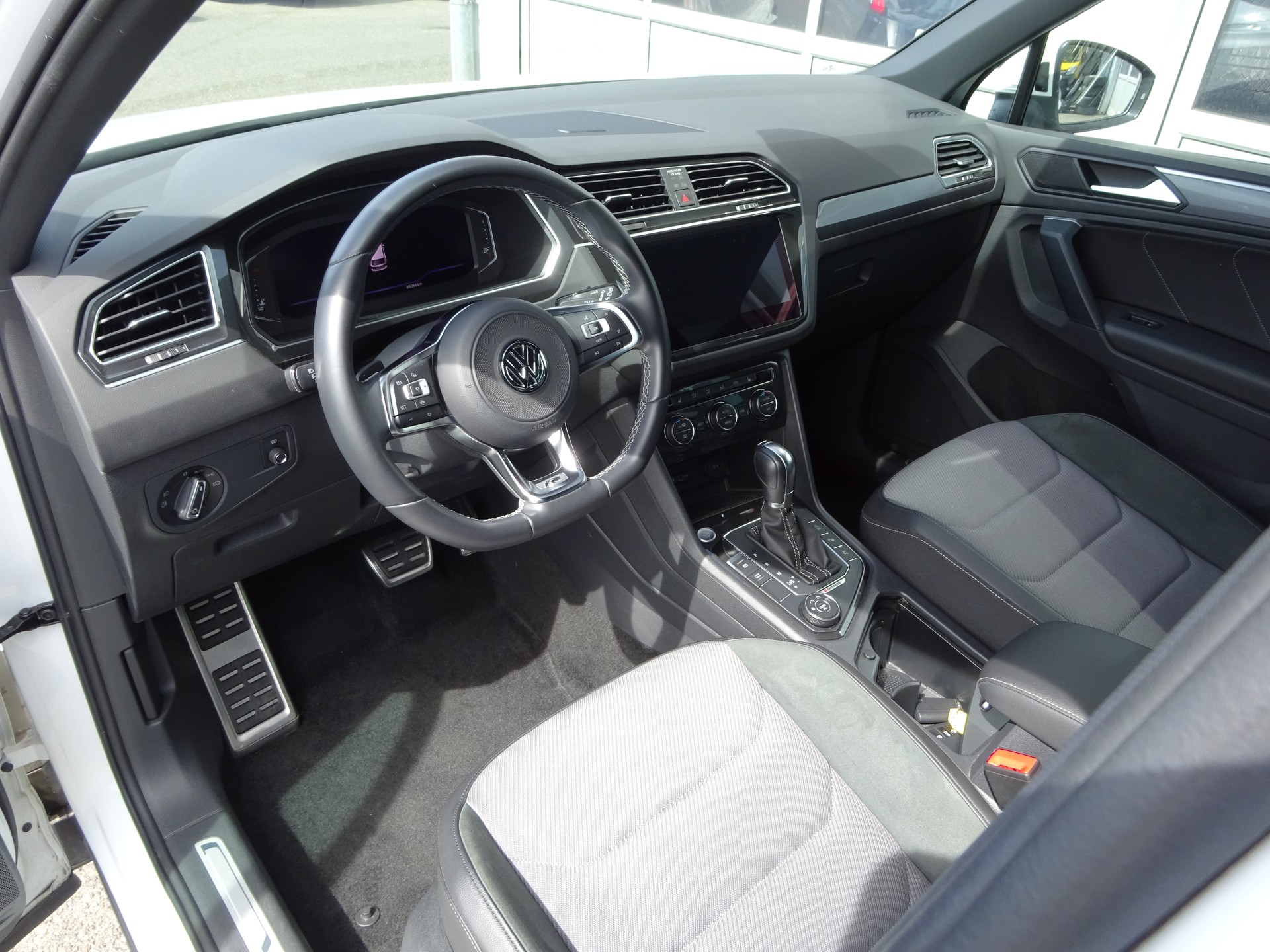 VW Tiguan 2.0 TDI SCR Highline 4Motion DSG-image-7