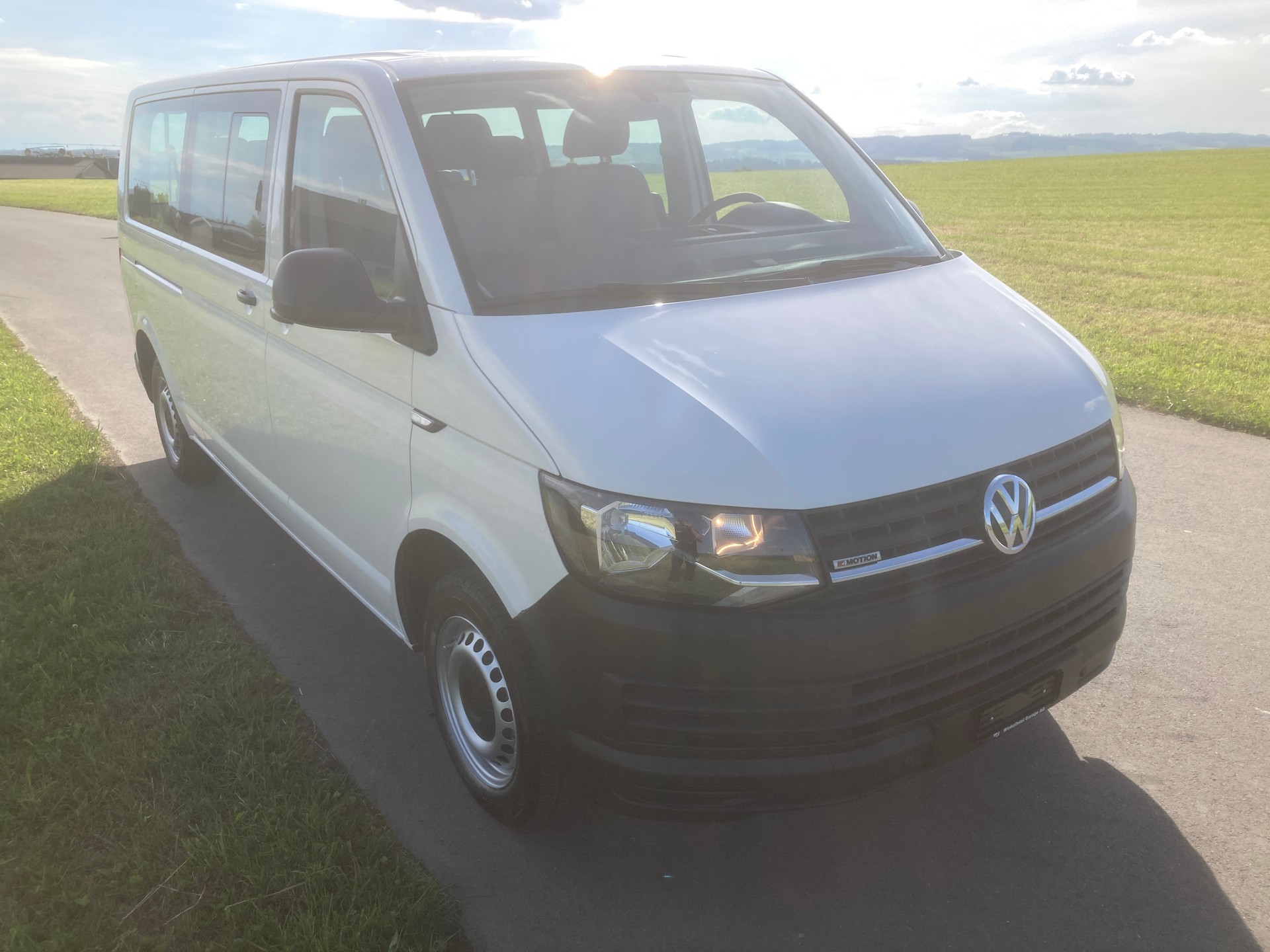 VW T6 2.0 TDI 4Motion 9 Sitzer + Anhängerkupplung-image-1