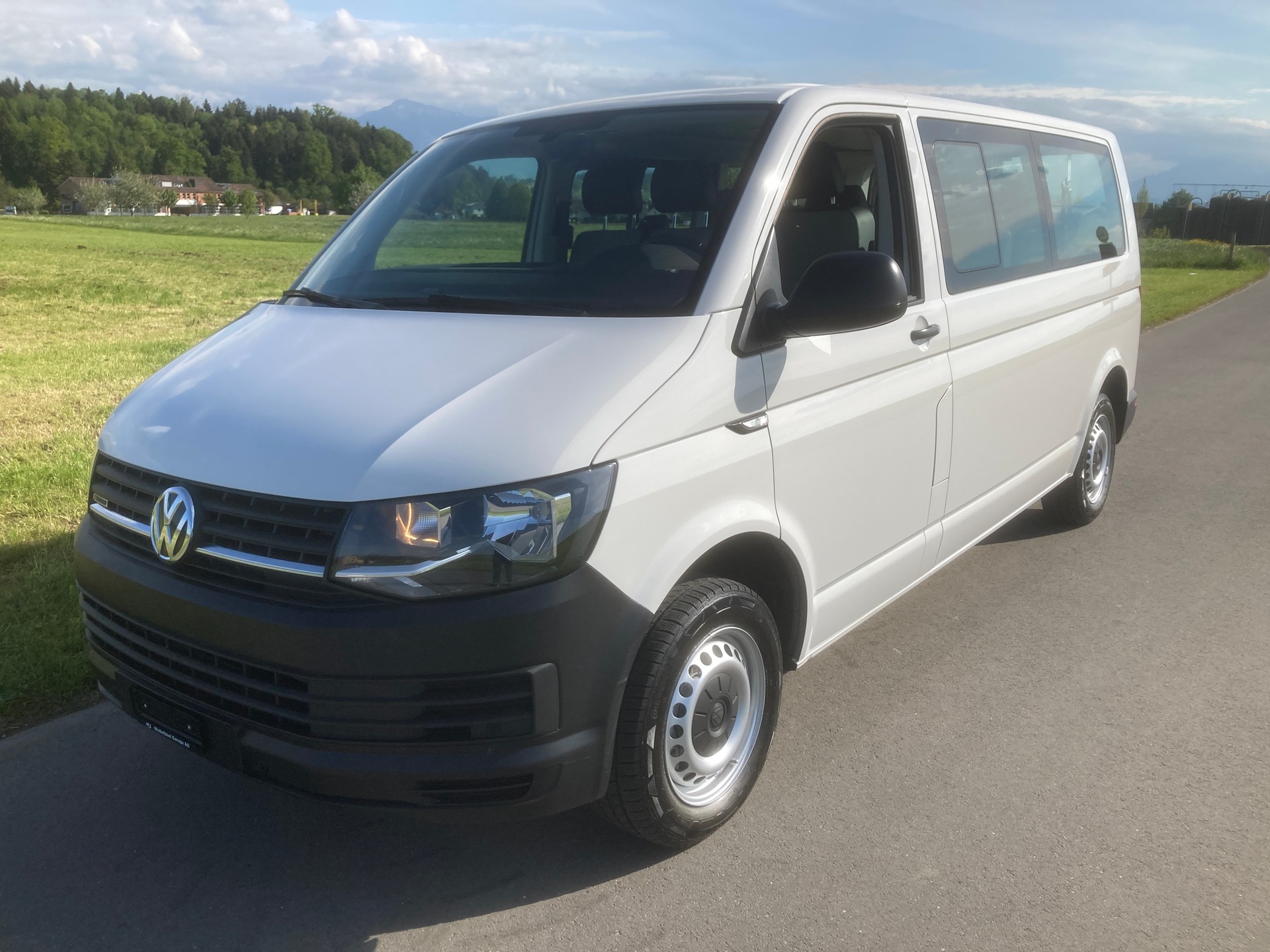 VW T6 2.0 TDI 4Motion 9 Sitzer + Anhängerkupplung