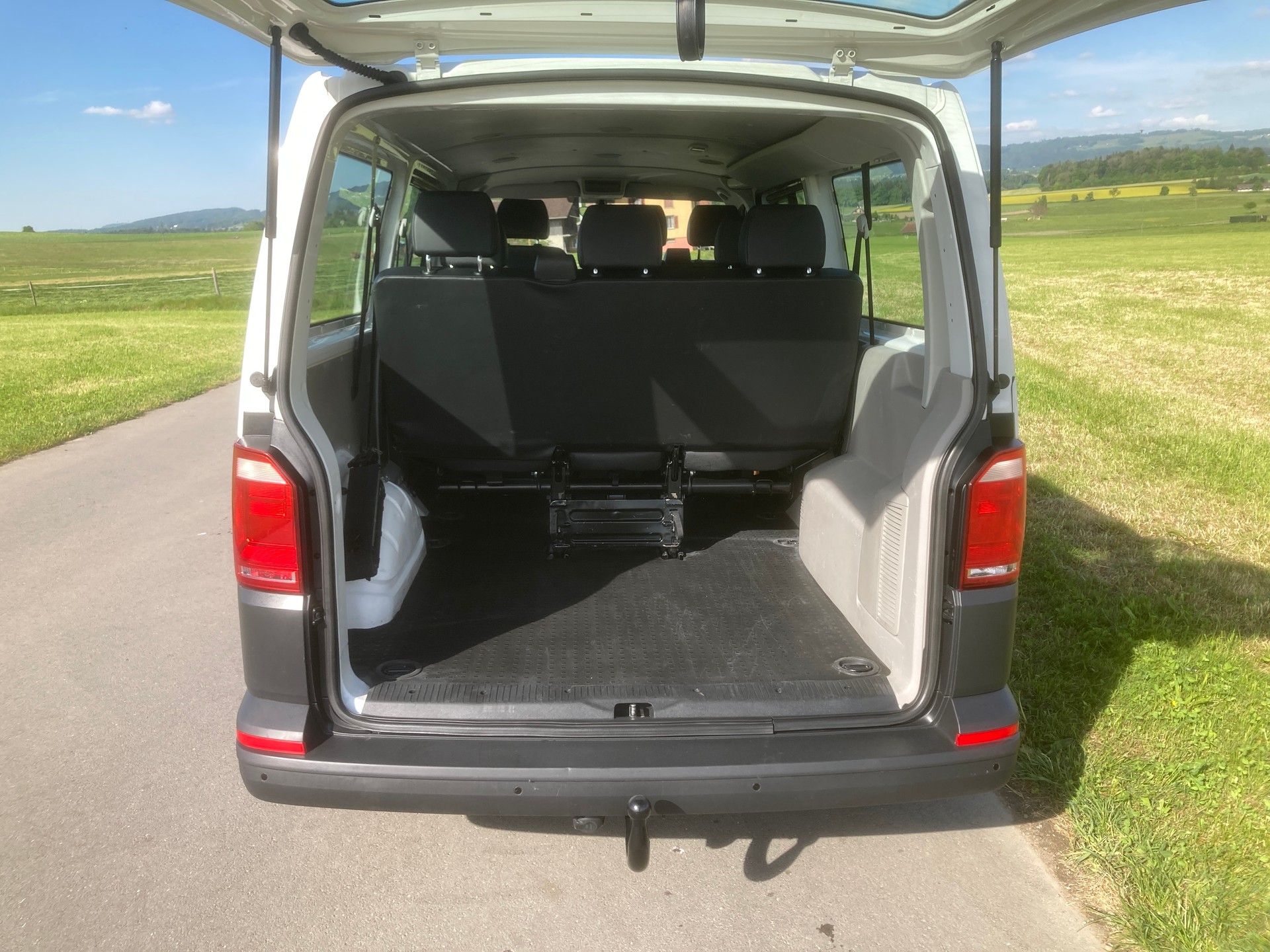 VW T6 2.0 TDI 4Motion 9 Sitzer + Anhängerkupplung-image-6