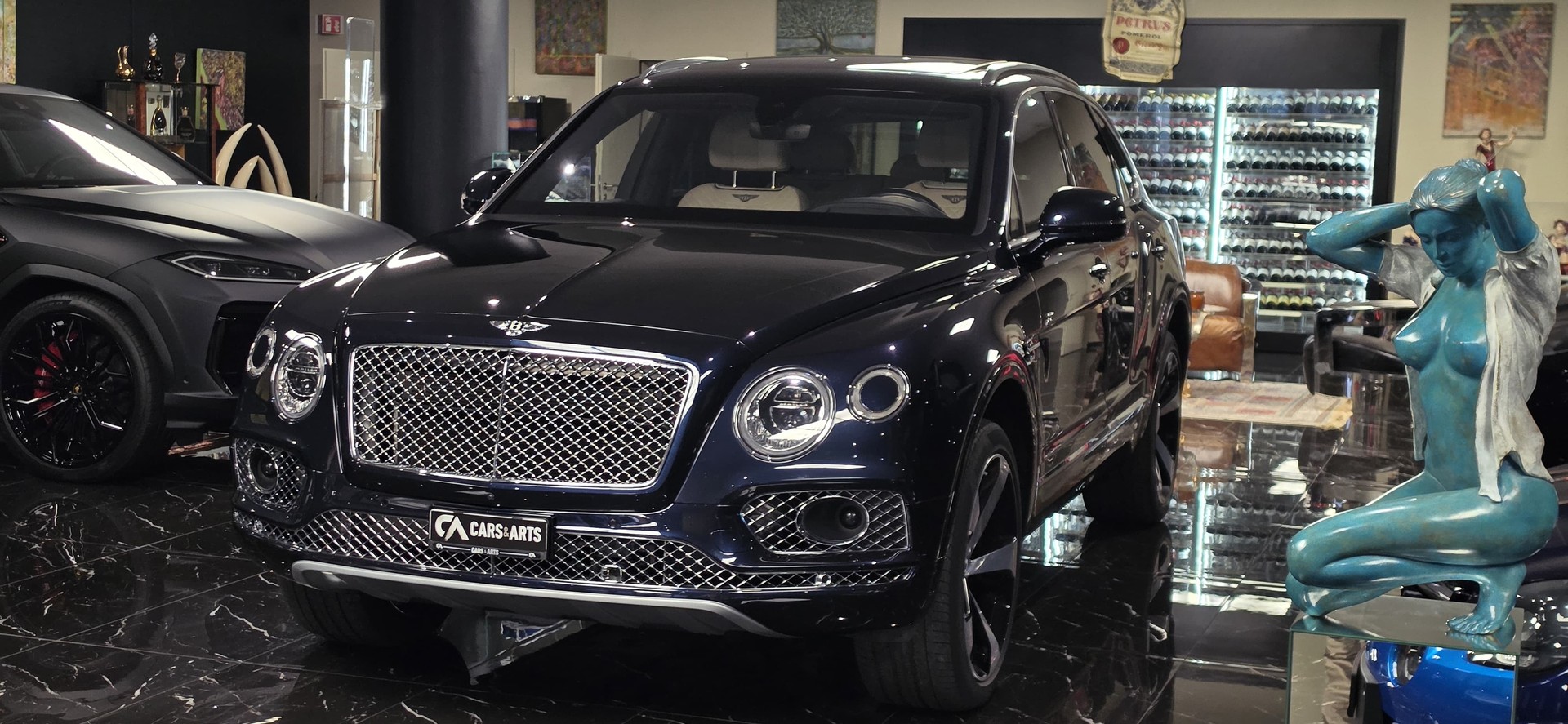 BENTLEY Bentayga W12-showroom-element-2