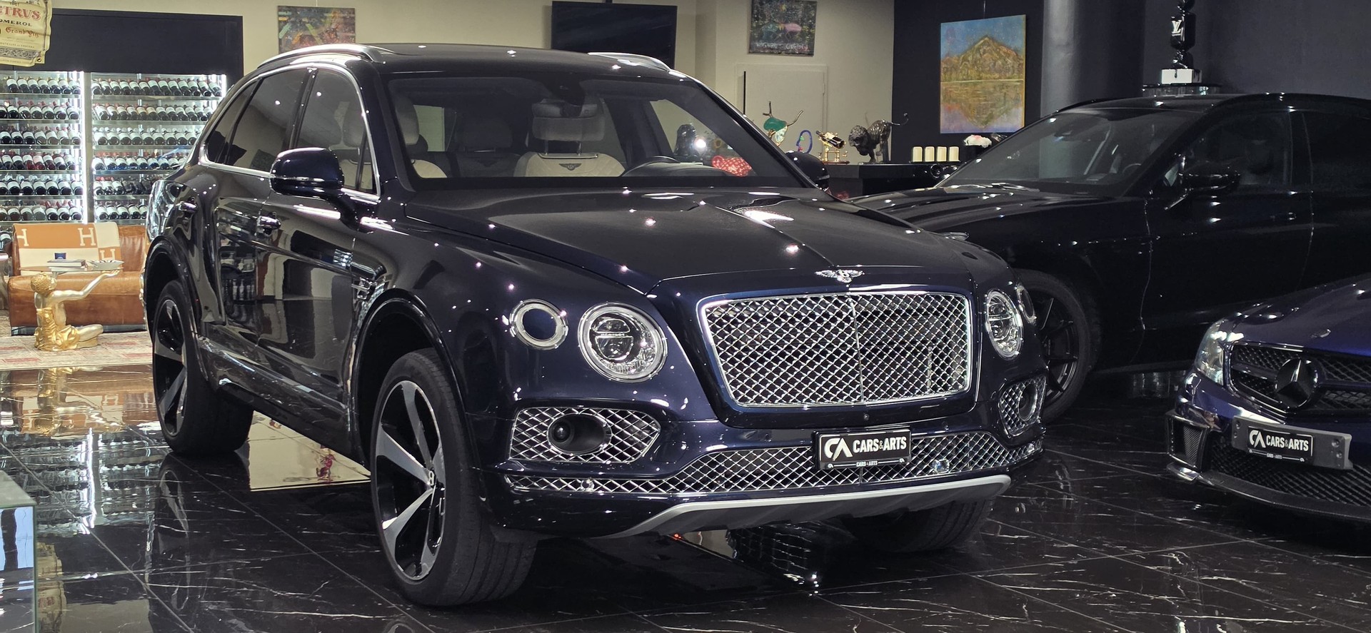 BENTLEY Bentayga W12-showroom-element-1