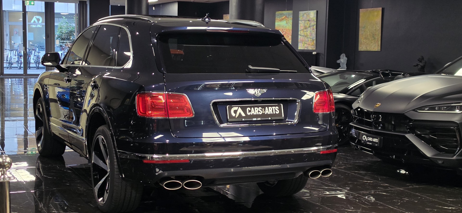 BENTLEY Bentayga W12-showroom-element-3