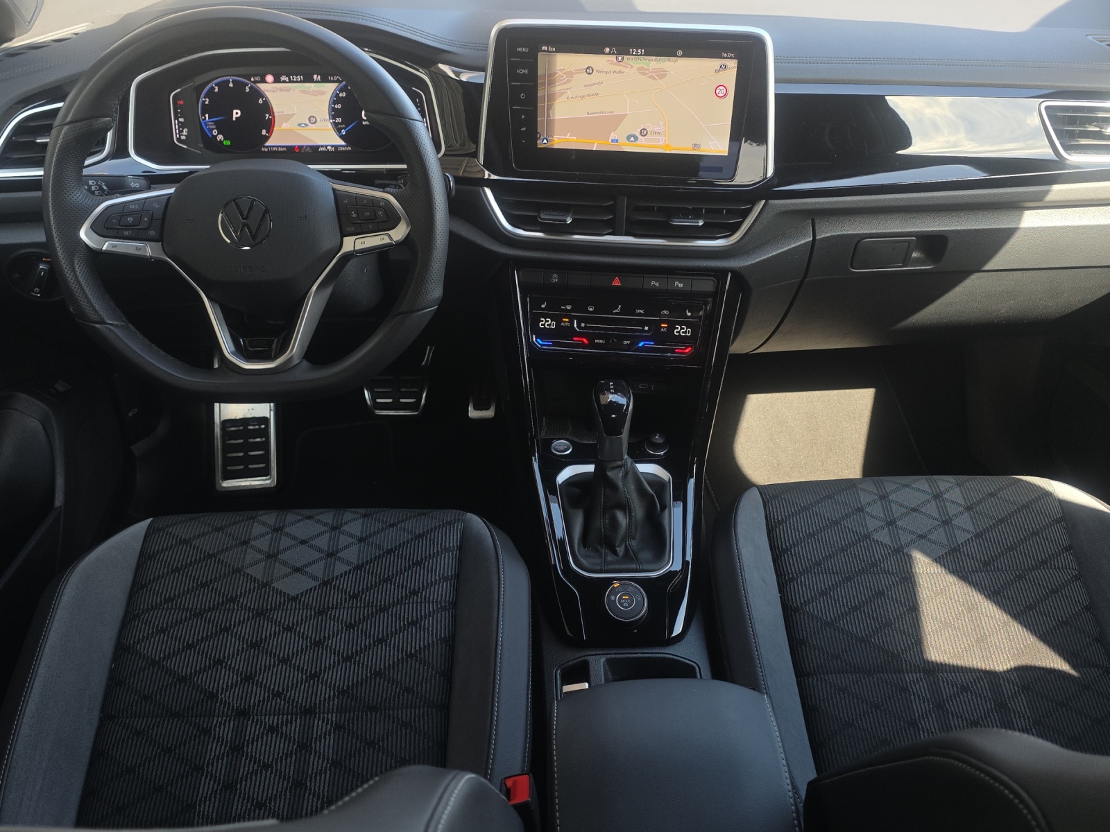 VW T-Roc 2.0 TSI R-Line DSG 4Motion-image-8