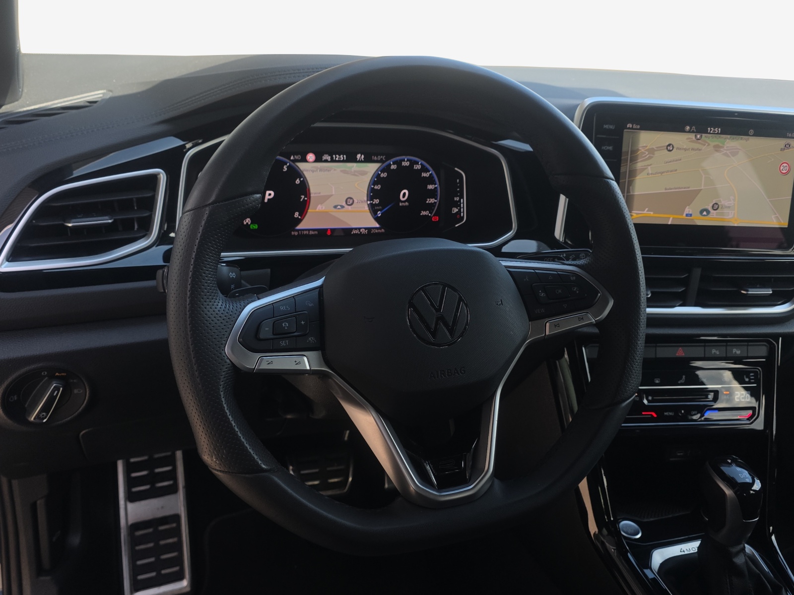 VW T-Roc 2.0 TSI R-Line DSG 4Motion-image-9