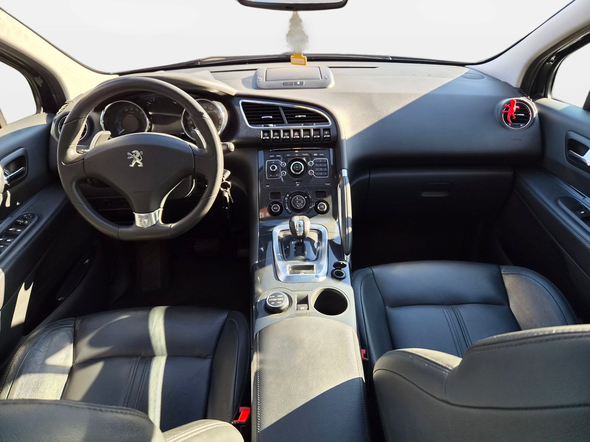 PEUGEOT 3008 HYbrid4 2.0 HDI EGS6-image-8