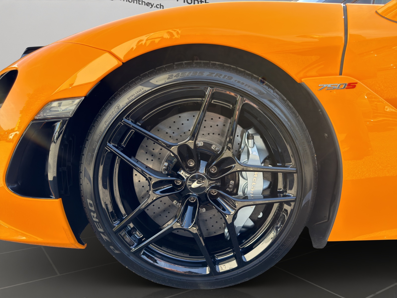 McLAREN 750S Spider-image-6