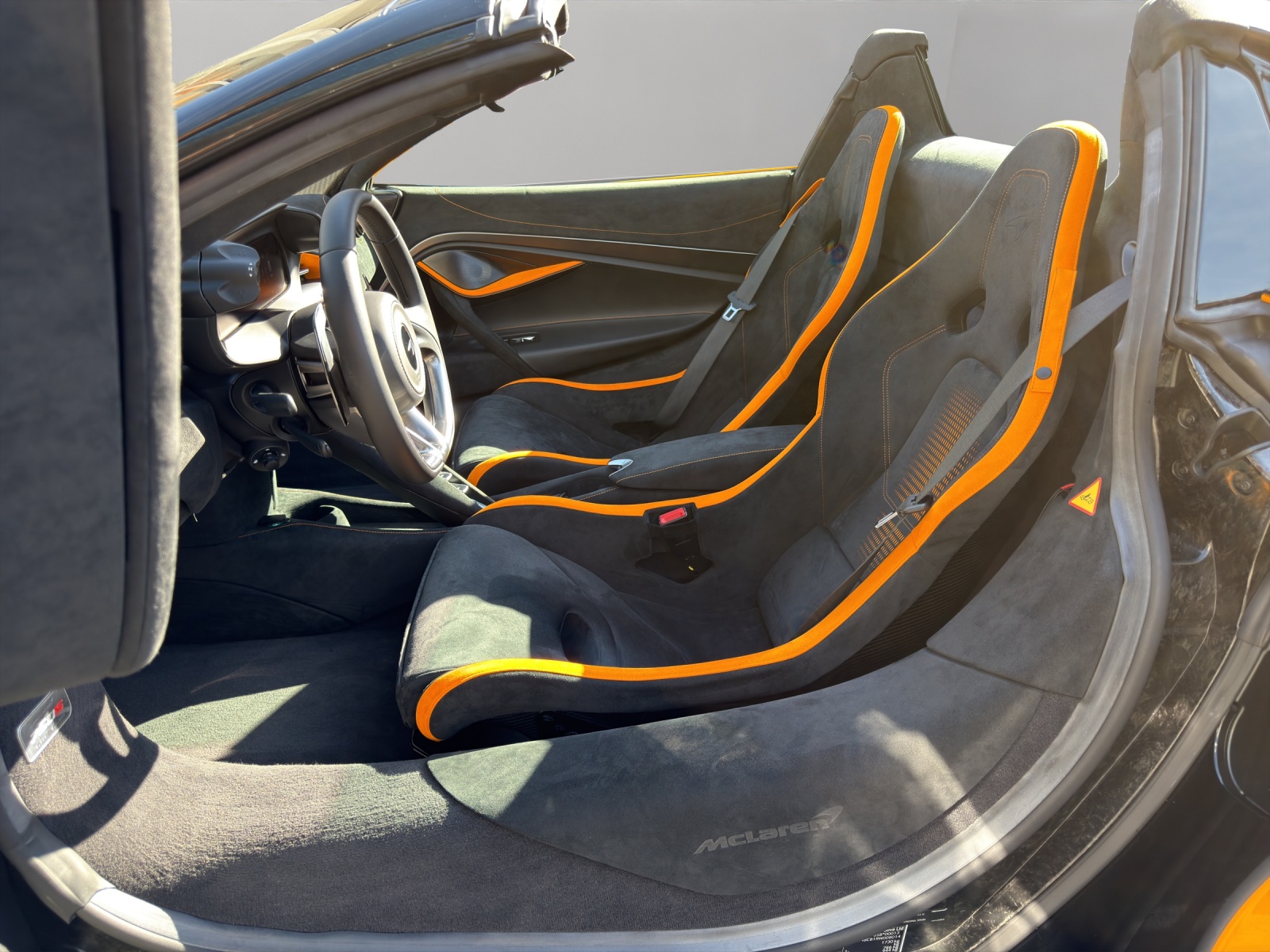 McLAREN 750S Spider-image-7