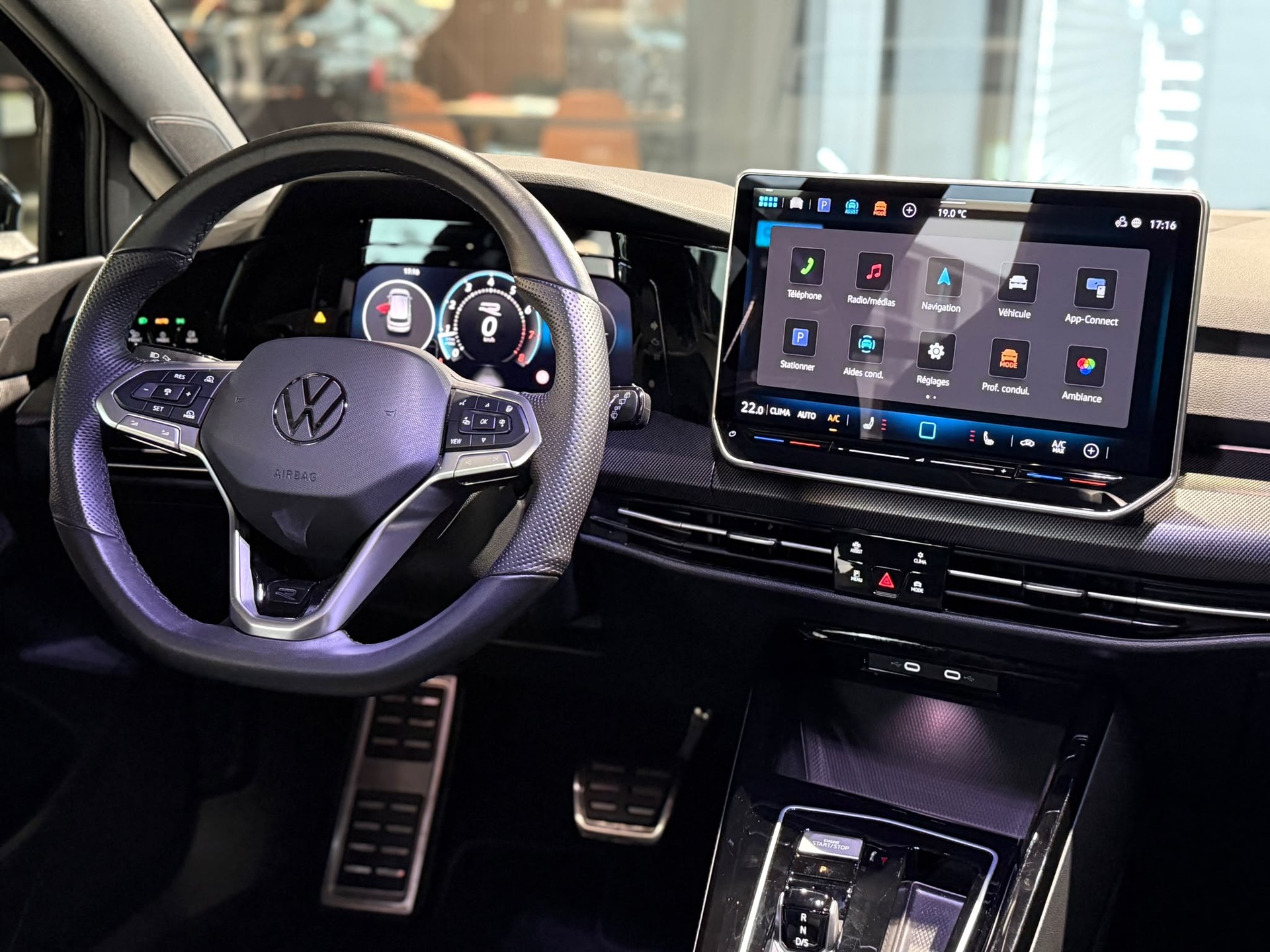 VW Golf 2.0 TSI R-Line DSG 4 Motion-image-10