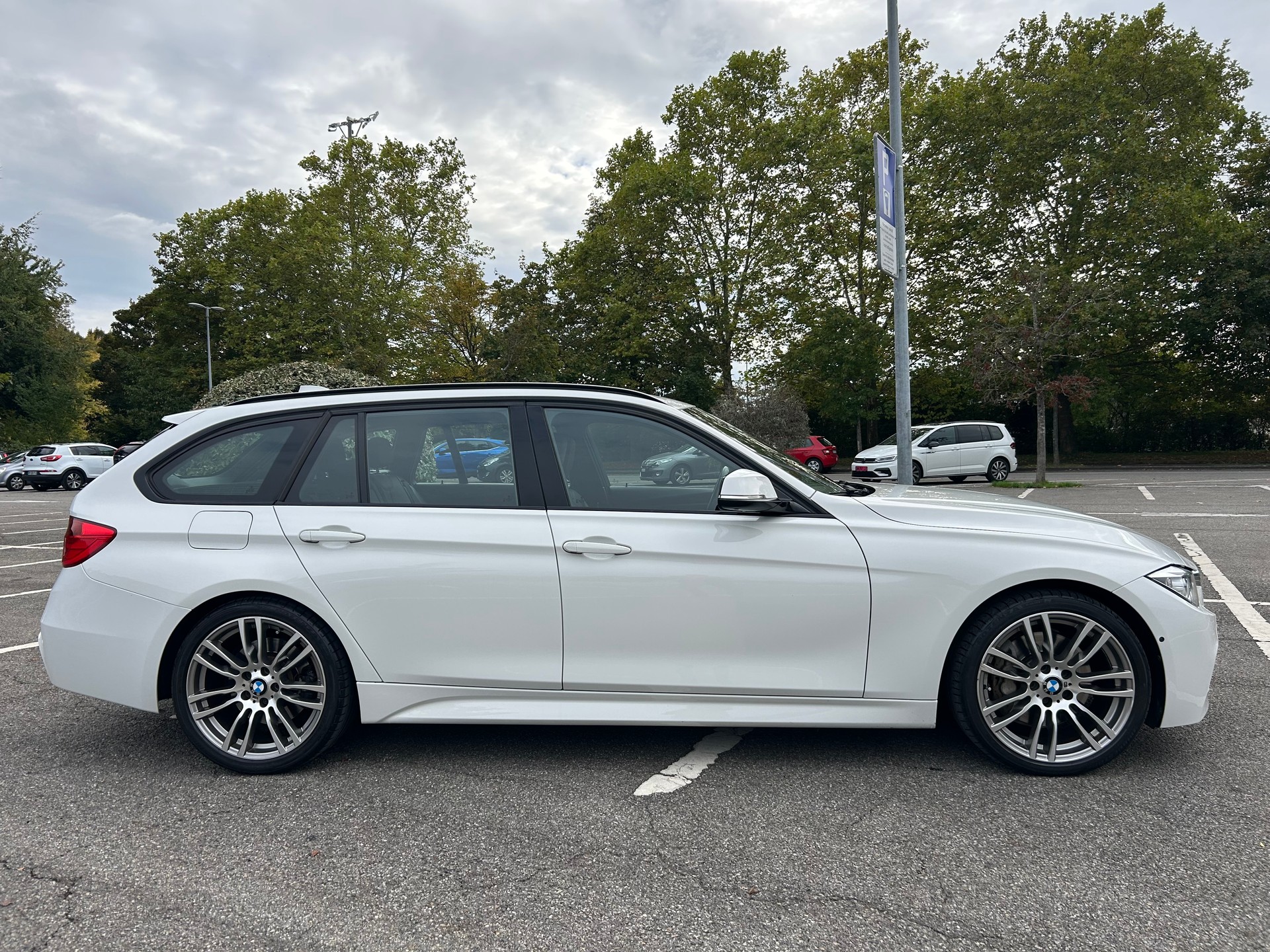 BMW 335i xDrive Touring M Sport | Véhicule CH • Expertise prévue • M Sport • Navigation Professional • Head-Up • Harman/Kardon-image-2