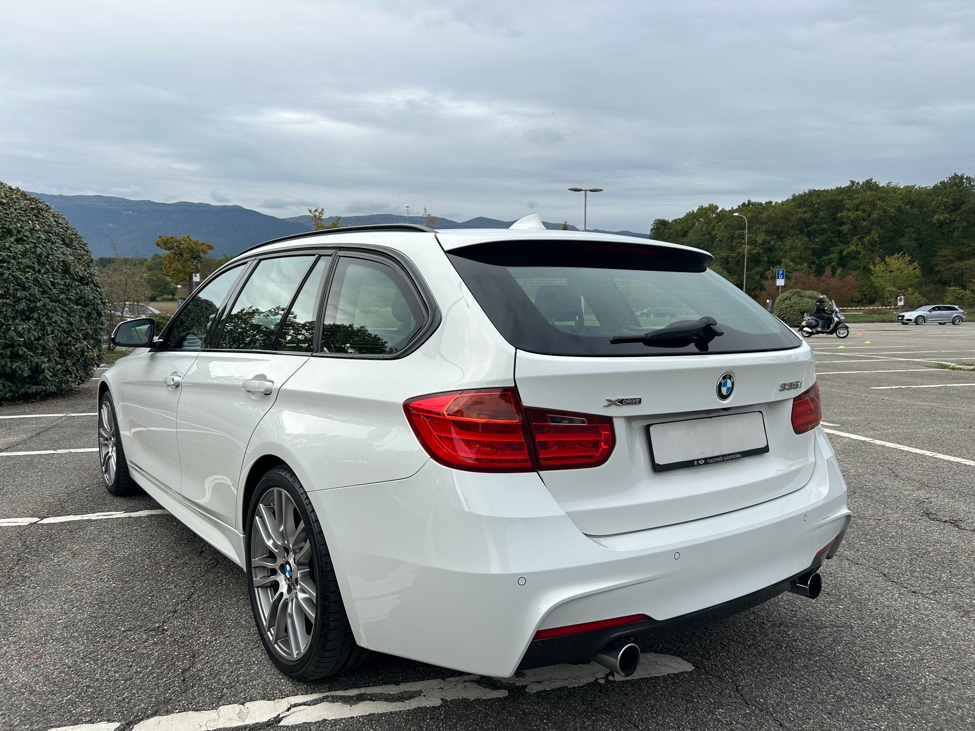 BMW 335i xDrive Touring M Sport | Véhicule CH • Expertise prévue • M Sport • Navigation Professional • Head-Up • Harman/Kardon-image-3