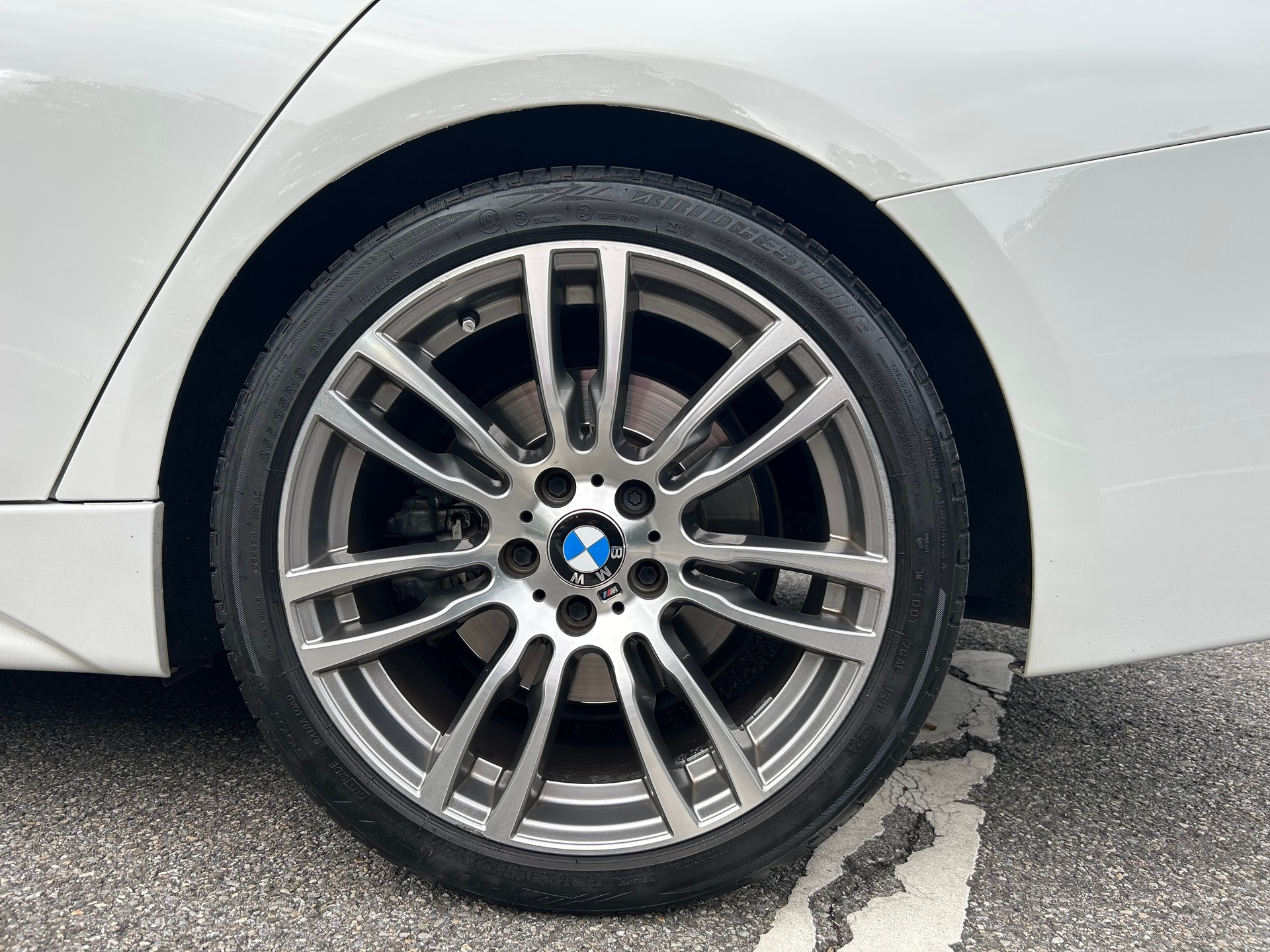 BMW 335i xDrive Touring M Sport | Véhicule CH • Expertise prévue • M Sport • Navigation Professional • Head-Up • Harman/Kardon-image-9