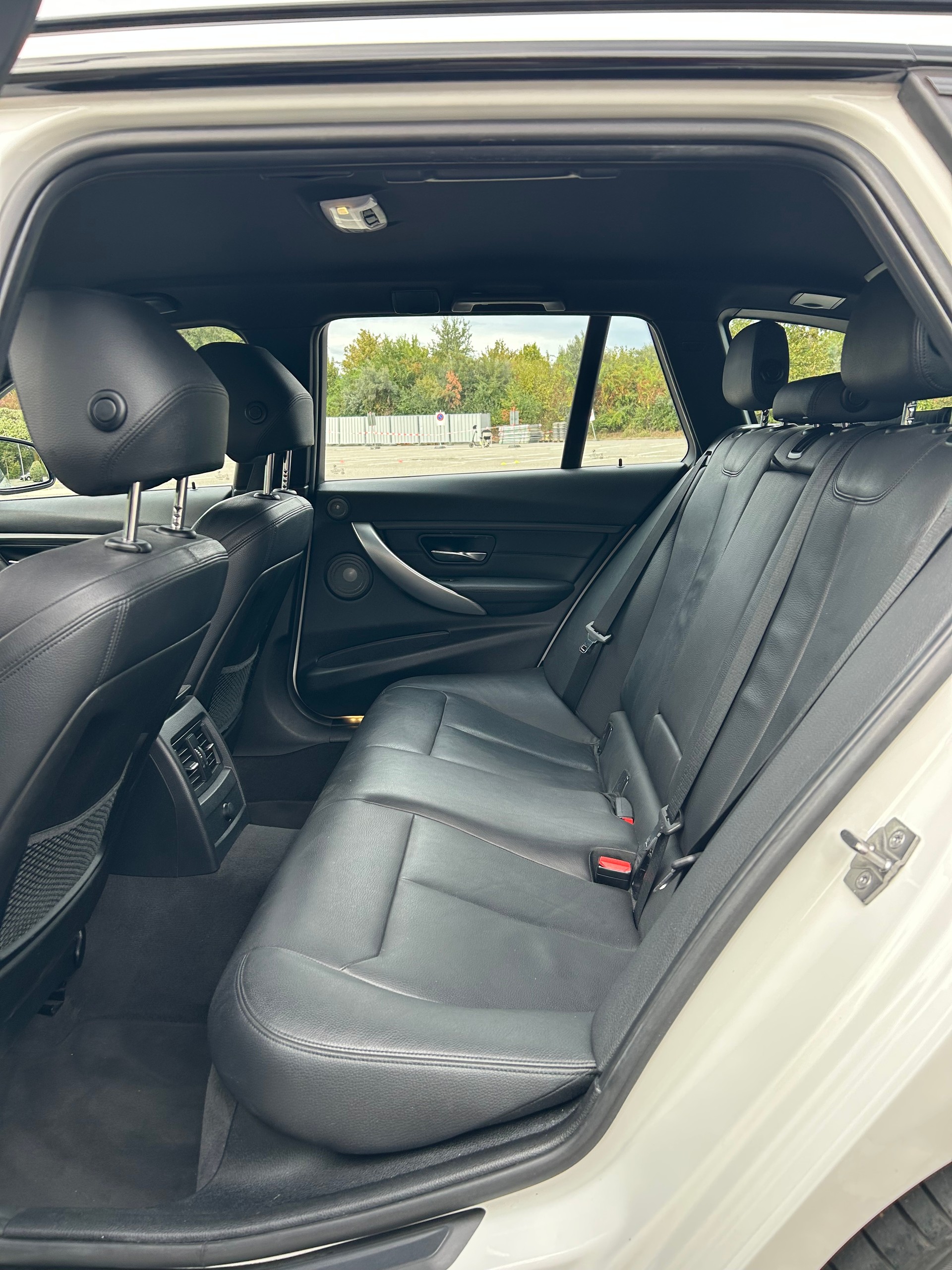 BMW 335i xDrive Touring M Sport | Véhicule CH • Expertise prévue • M Sport • Navigation Professional • Head-Up • Harman/Kardon-image-7