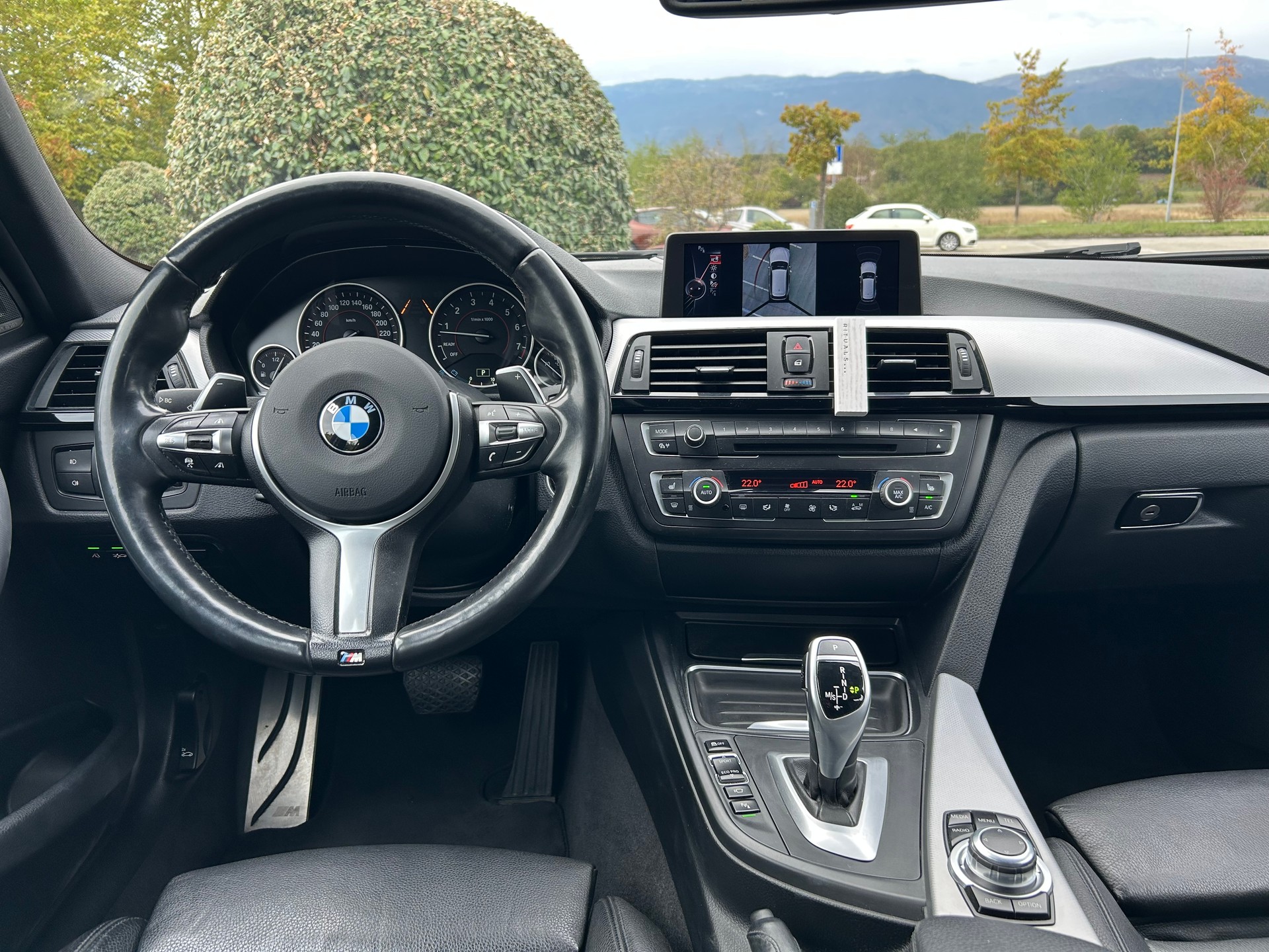 BMW 335i xDrive Touring M Sport | Véhicule CH • Expertise prévue • M Sport • Navigation Professional • Head-Up • Harman/Kardon-image-6