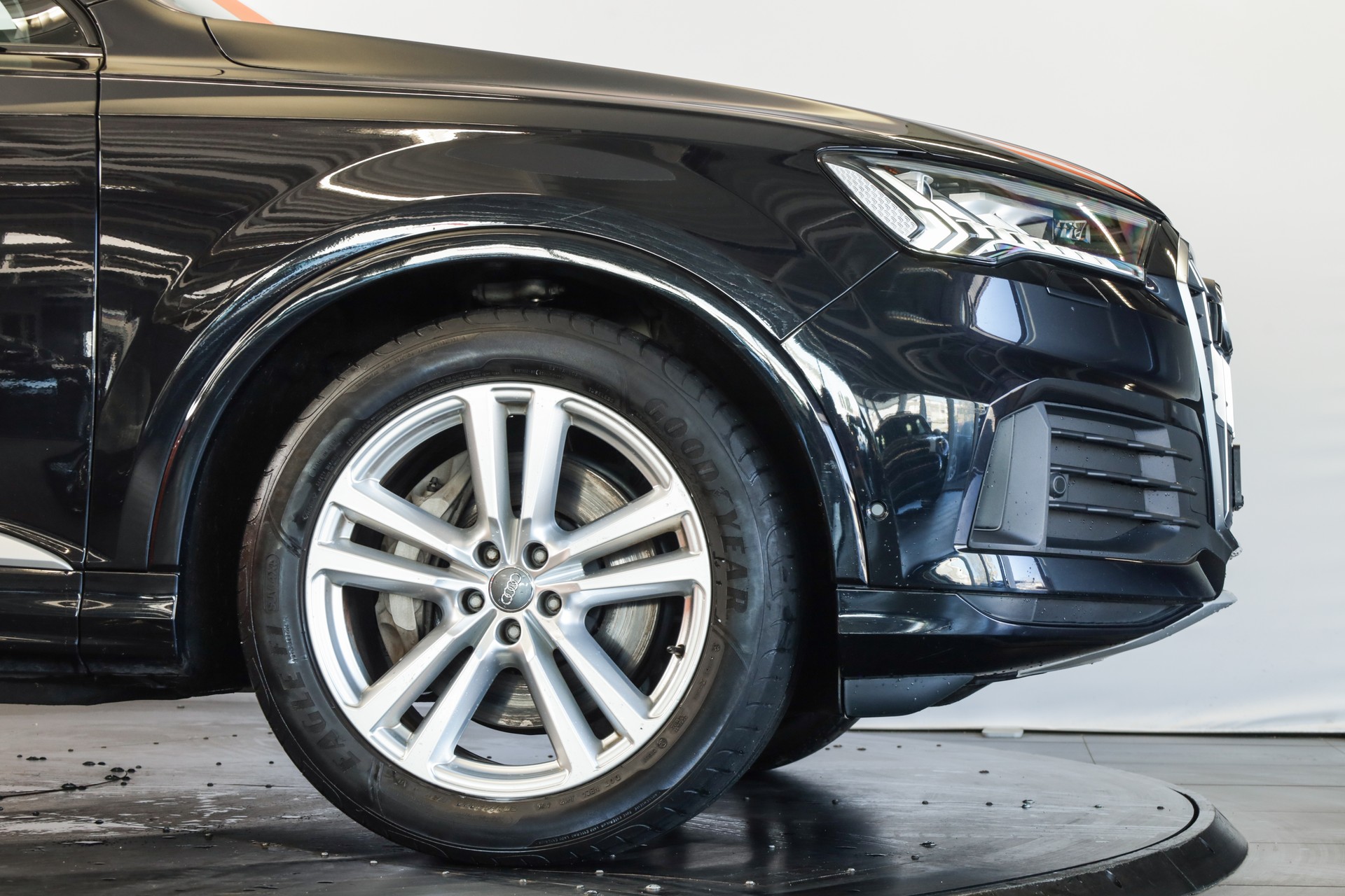 AUDI Q7 50 TDI quattro tiptronic • 7 places • S line • Matrix LED-image-27
