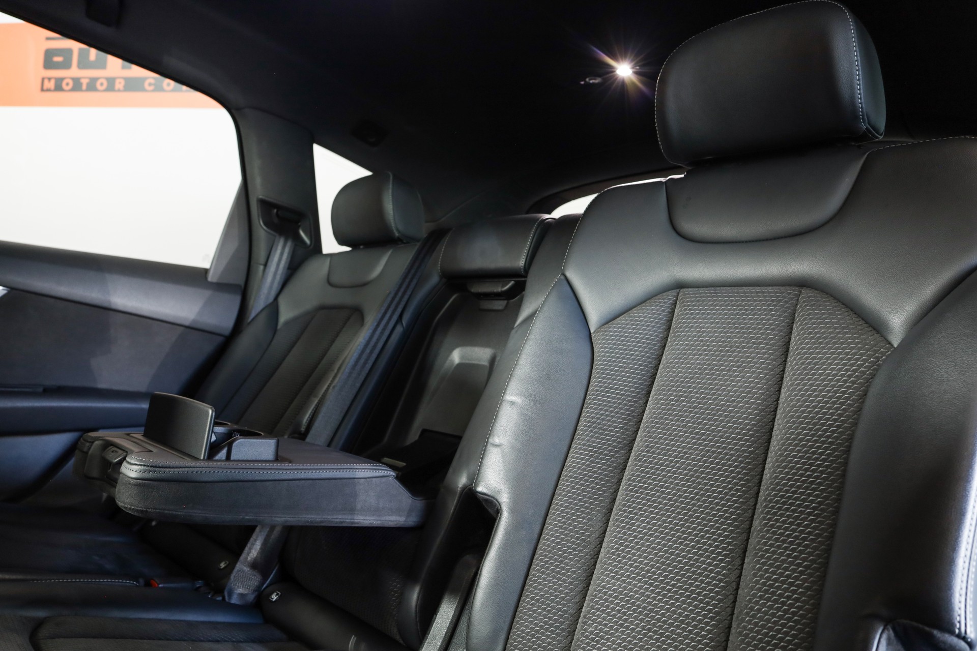 AUDI Q7 50 TDI quattro tiptronic • 7 places • S line • Matrix LED-image-23