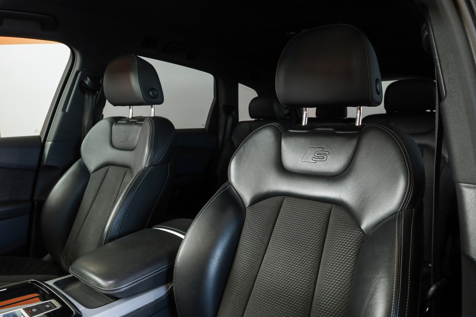 AUDI Q7 50 TDI quattro tiptronic • 7 places • S line • Matrix LED-image-22