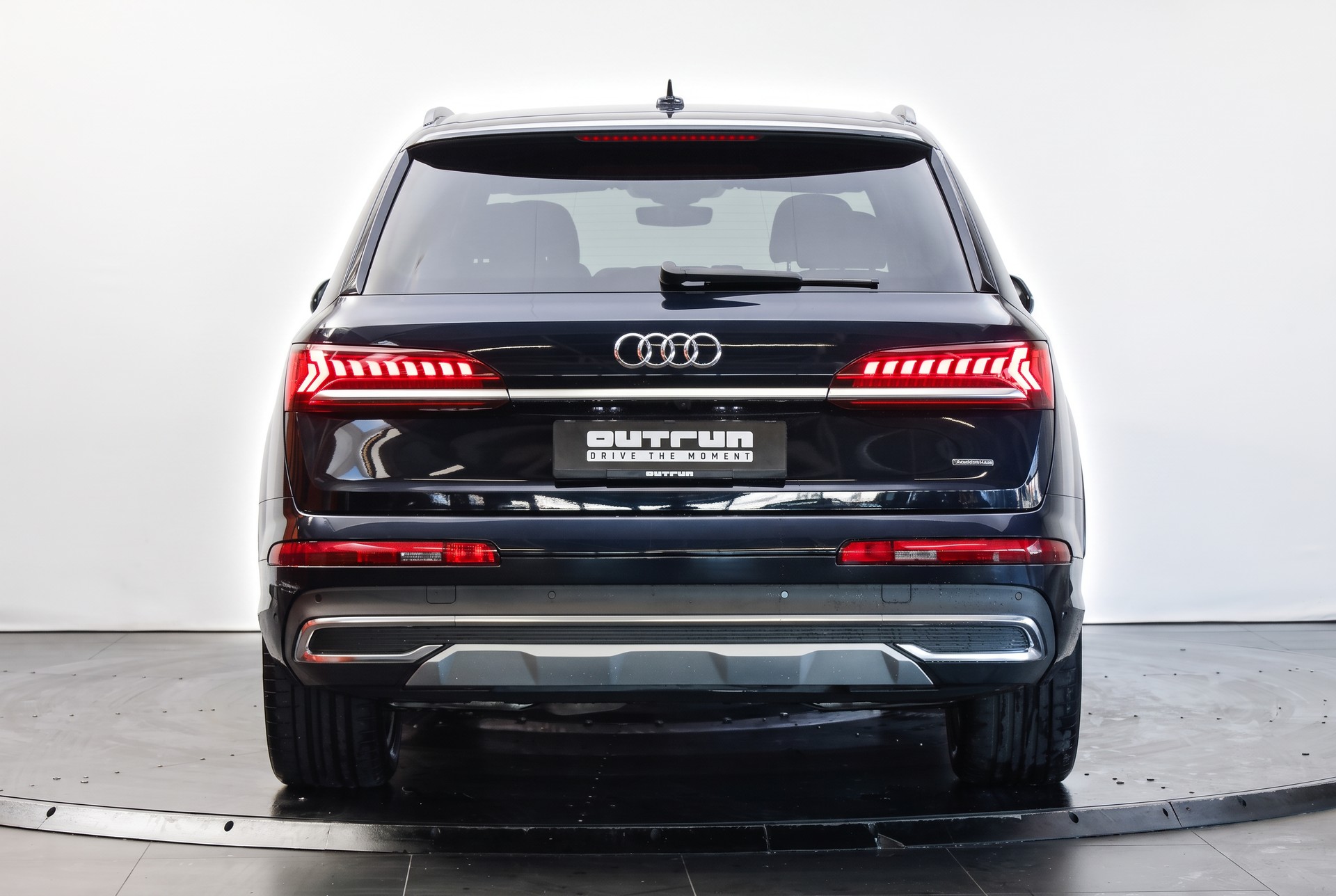 AUDI Q7 50 TDI quattro tiptronic • 7 places • S line • Matrix LED-showroom-element-2