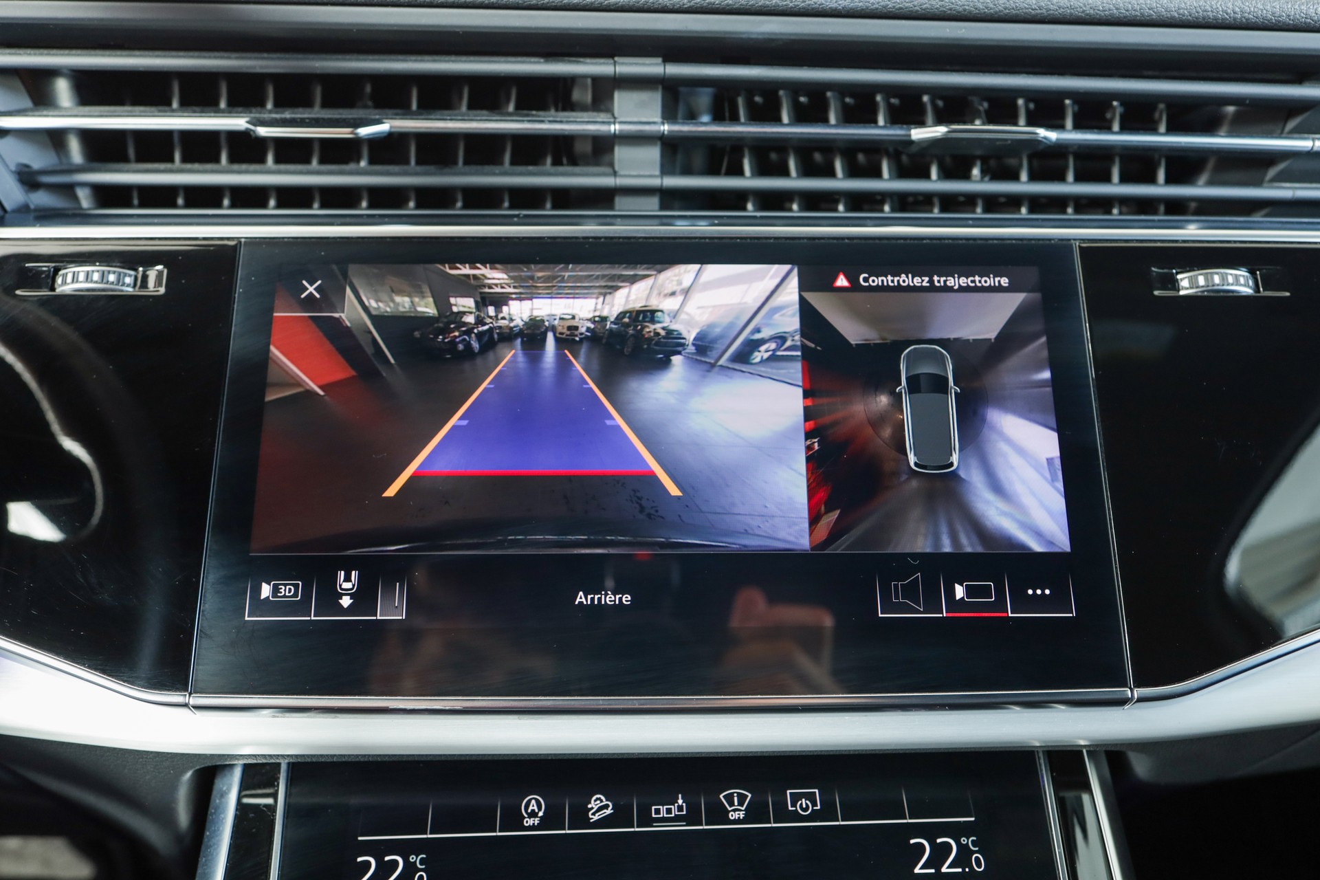 AUDI Q7 50 TDI quattro tiptronic • 7 places • S line • Matrix LED-image-15