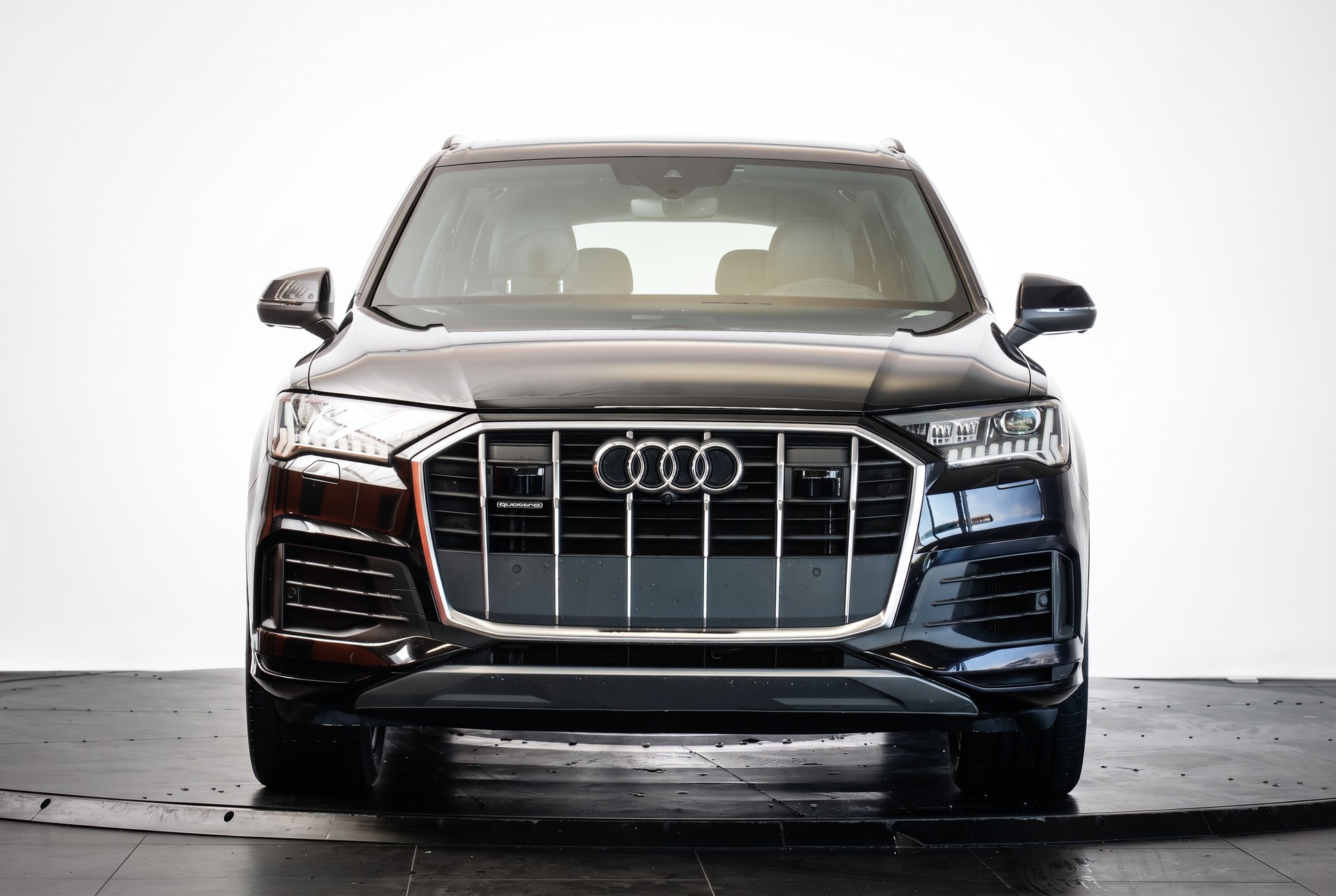 AUDI Q7 50 TDI quattro tiptronic • 7 places • S line • Matrix LED-showroom-element-1