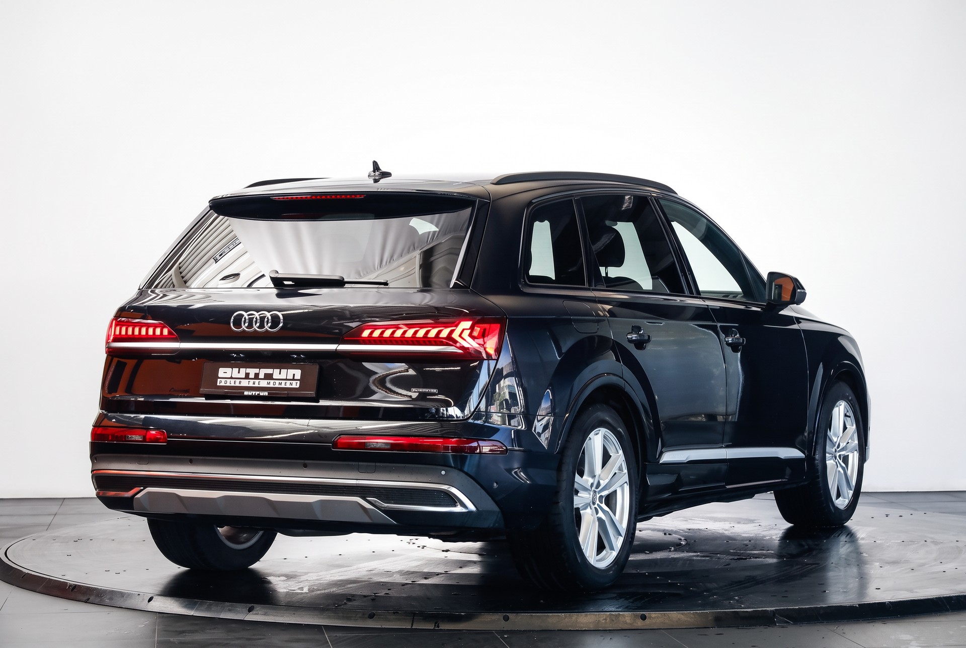 AUDI Q7 50 TDI quattro tiptronic • 7 places • S line • Matrix LED-image-4