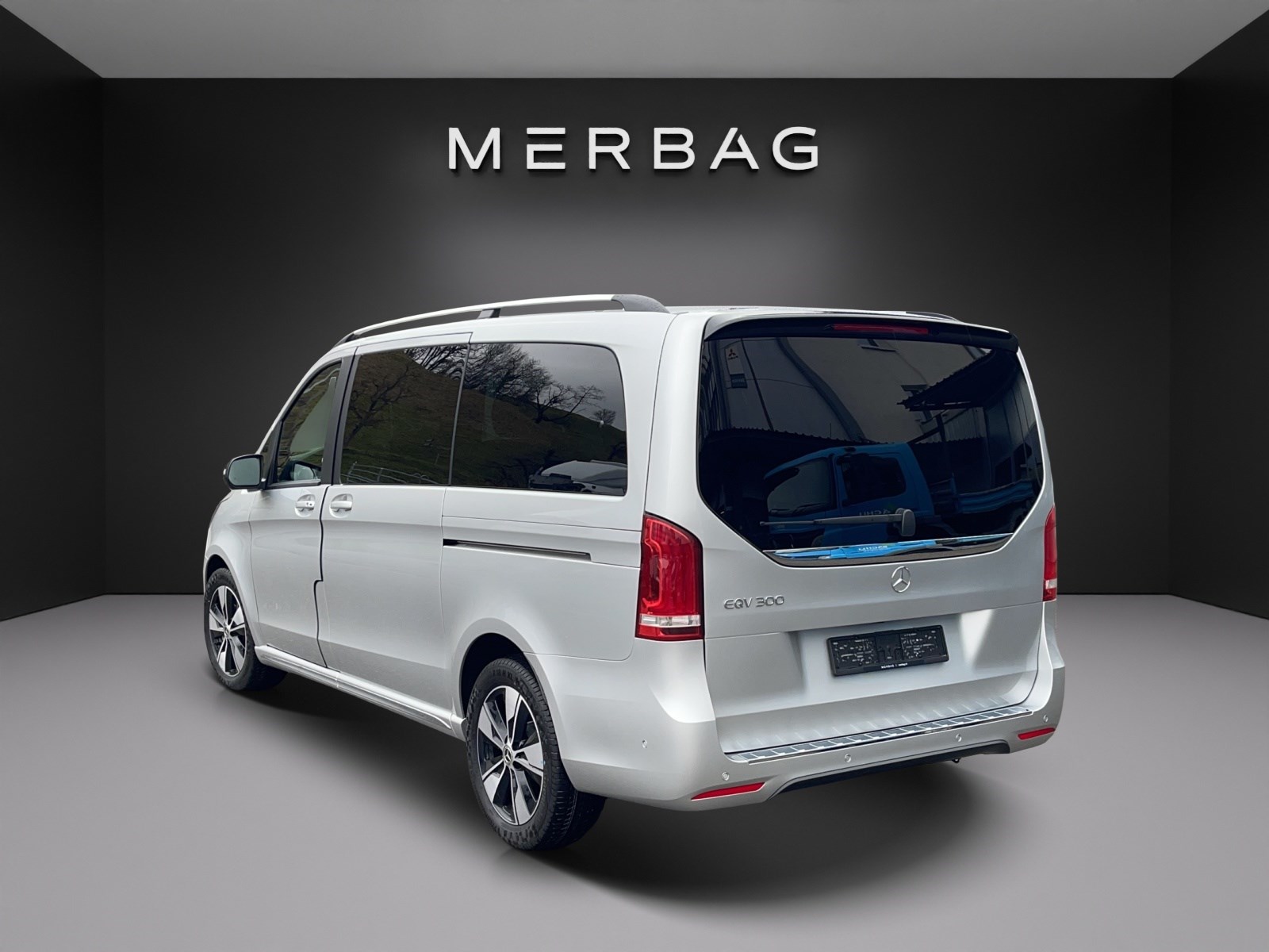MERCEDES-BENZ EQV 300 lang-image-3