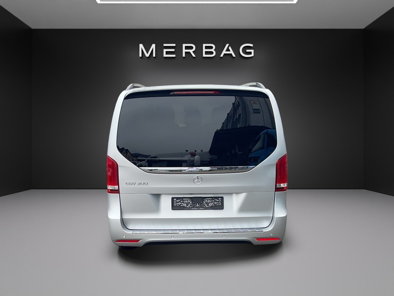 MERCEDES-BENZ EQV 300 lang-image-4
