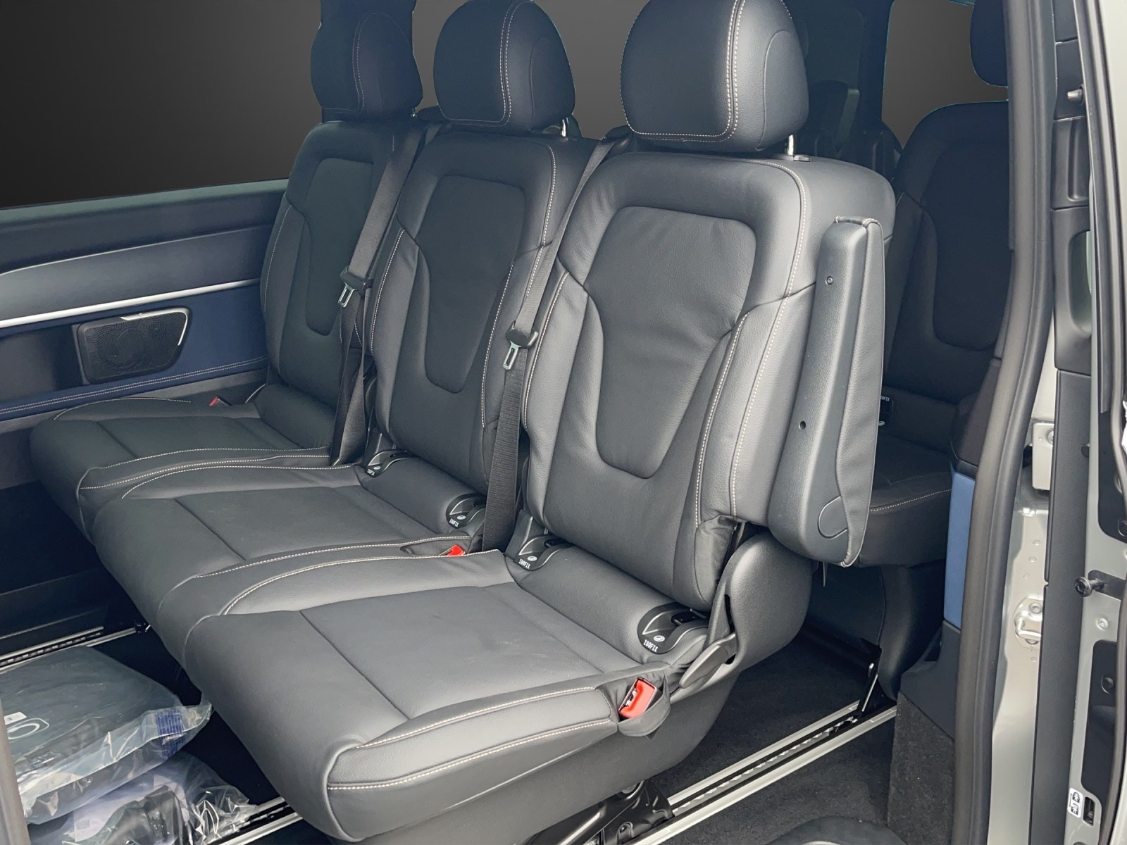 MERCEDES-BENZ EQV 300 lang-image-9