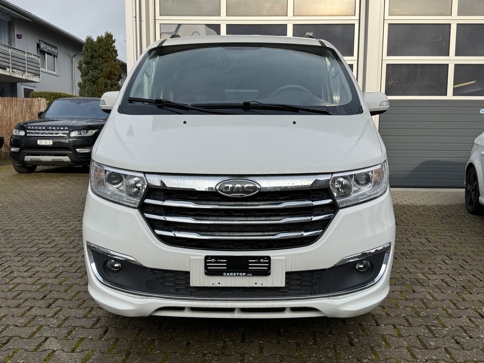 JAC M3ev-showroom-element-2