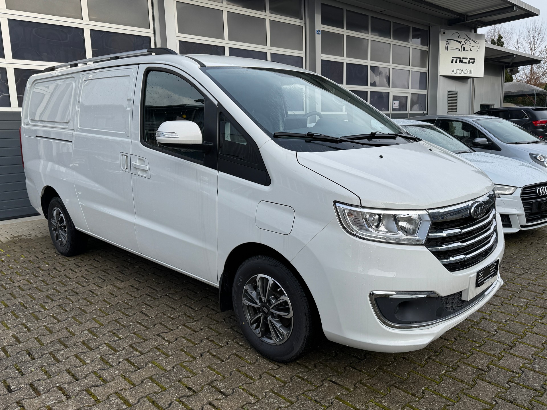 JAC M3ev-showroom-element-1