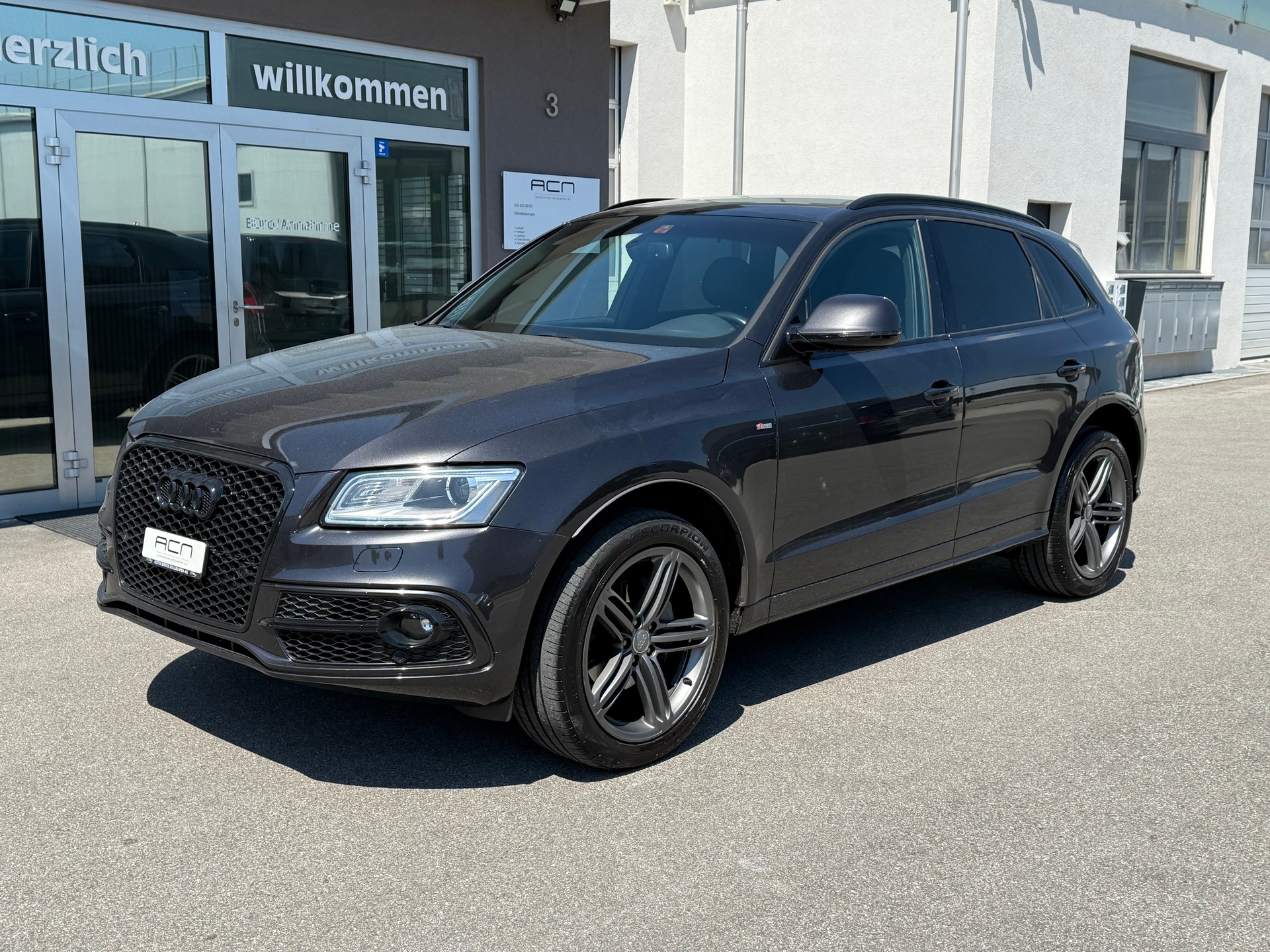 AUDI Q5 2.0 TDI quattro S-tronic-showroom-element-2