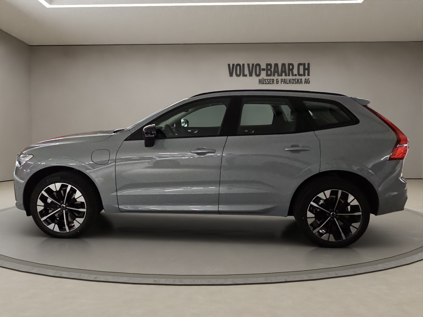 VOLVO XC60 2.0 T6 TE Plus Dark eAWD-showroom-element-1