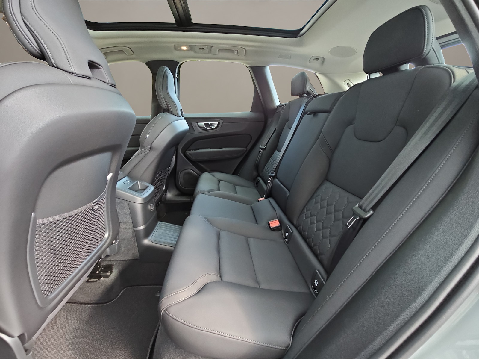 VOLVO XC60 2.0 T6 TE Plus Dark eAWD-image-10