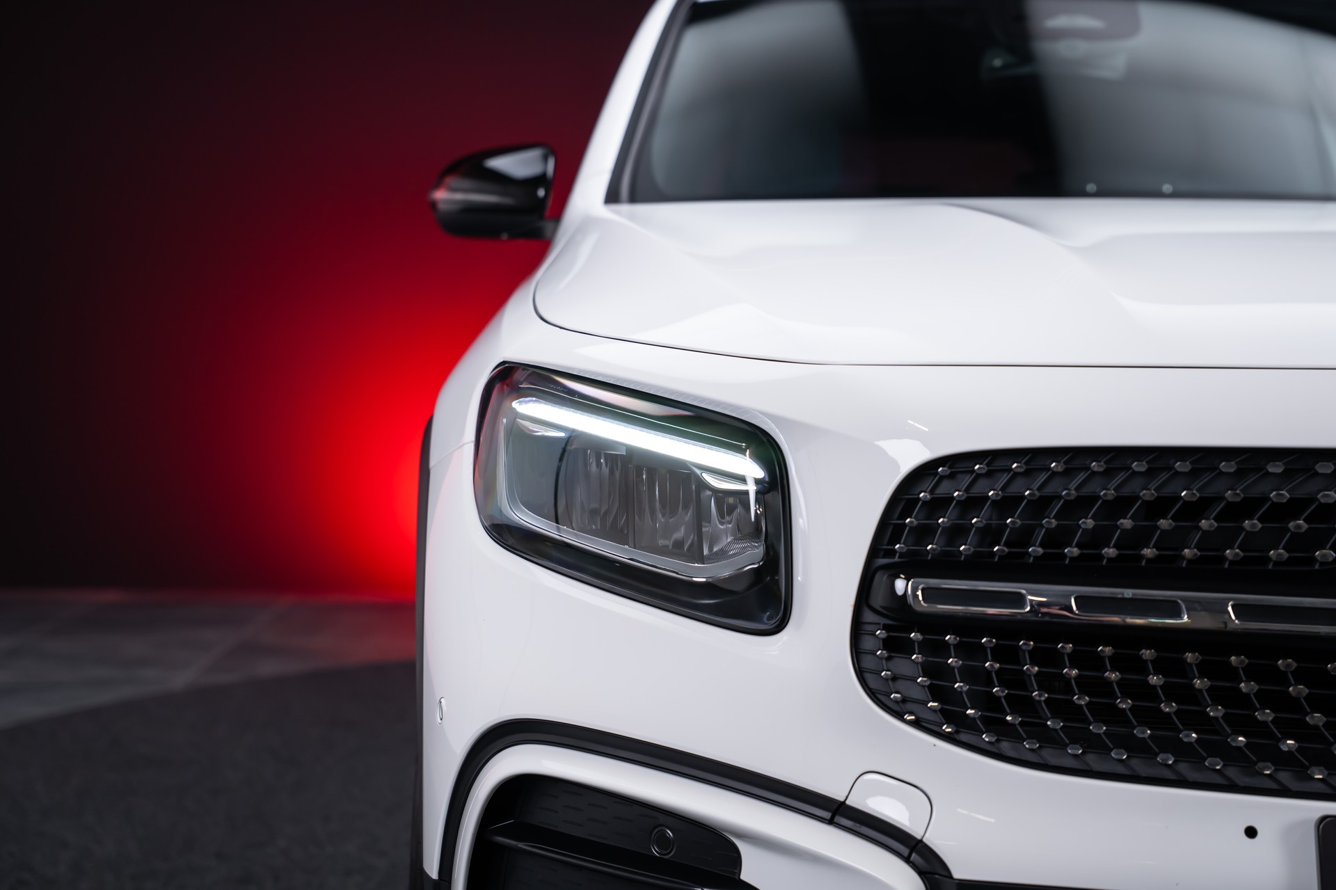 MERCEDES-BENZ GLB 250 AMG Line 4matic / Facelift / Rückfahrkamera / Ambientebeleuchtung-image-4