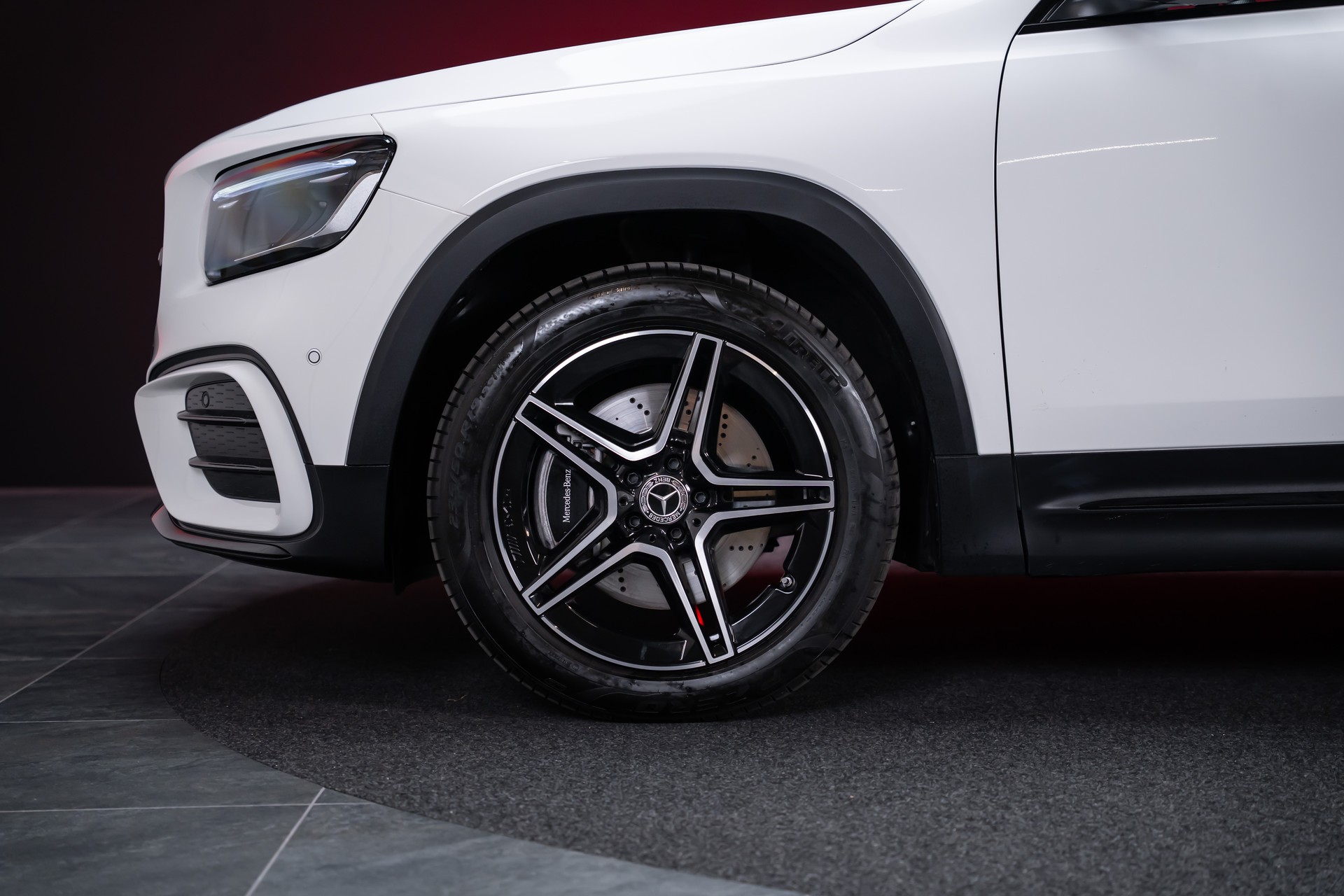 MERCEDES-BENZ GLB 250 AMG Line 4matic / Facelift / Rückfahrkamera / Ambientebeleuchtung-image-40