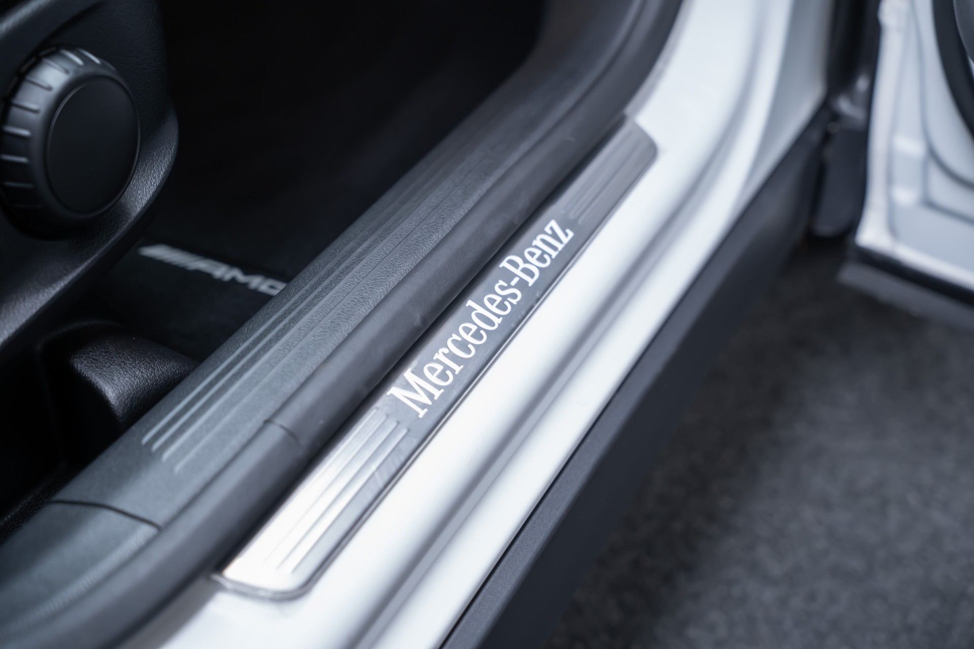 MERCEDES-BENZ GLB 250 AMG Line 4matic / Facelift / Rückfahrkamera / Ambientebeleuchtung-image-24