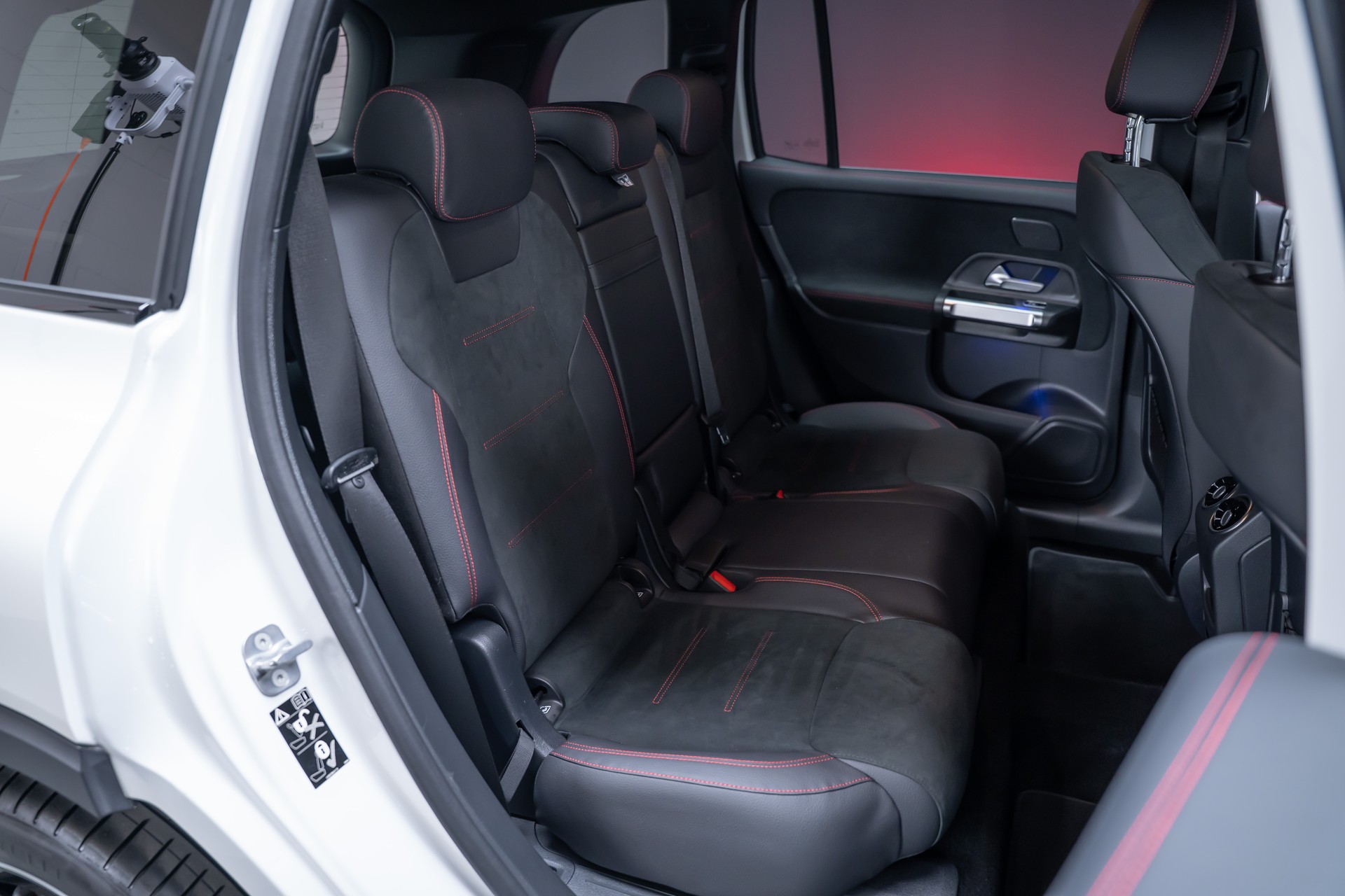 MERCEDES-BENZ GLB 250 AMG Line 4matic / Facelift / Rückfahrkamera / Ambientebeleuchtung-image-21
