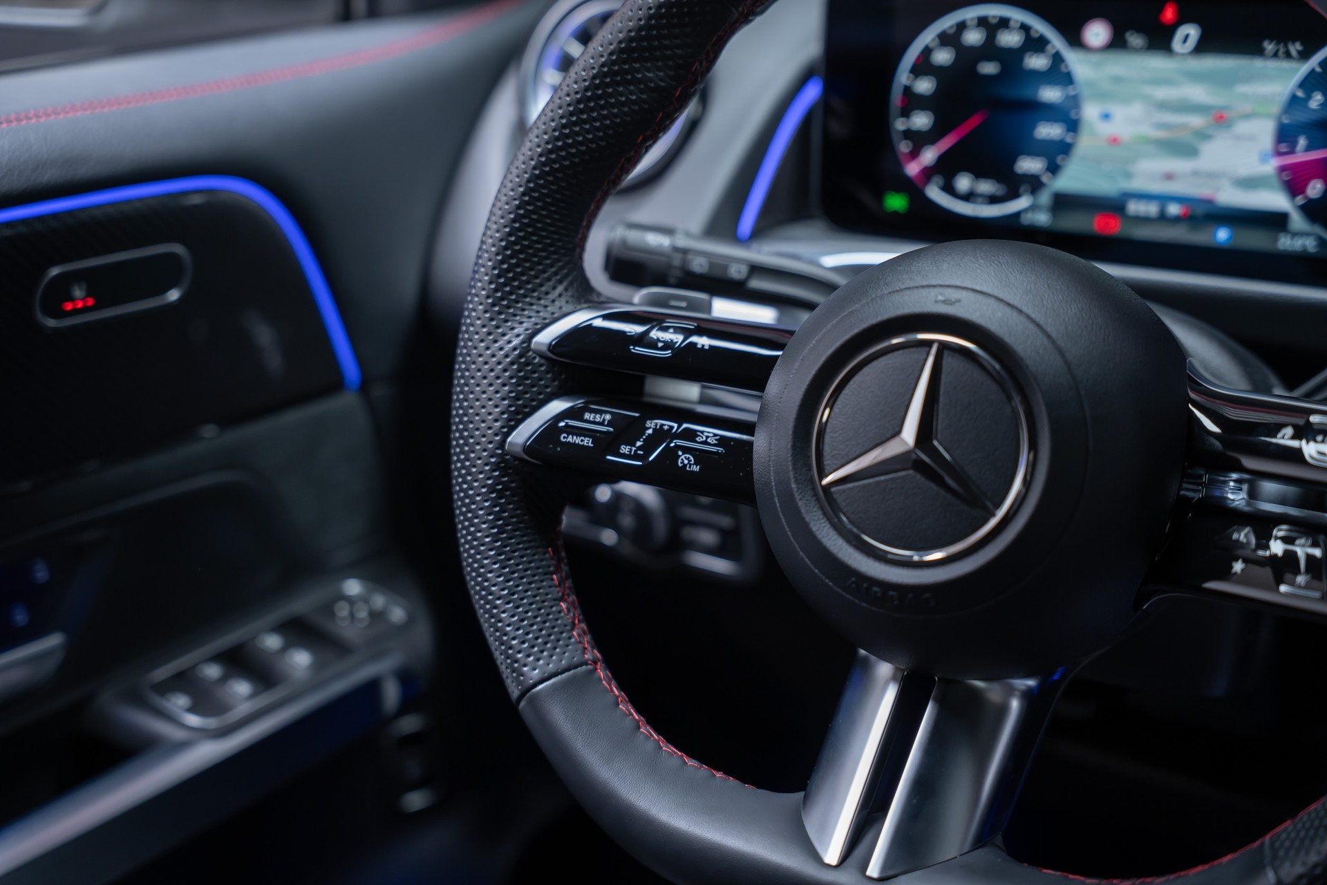 MERCEDES-BENZ GLB 250 AMG Line 4matic / Facelift / Rückfahrkamera / Ambientebeleuchtung-image-28