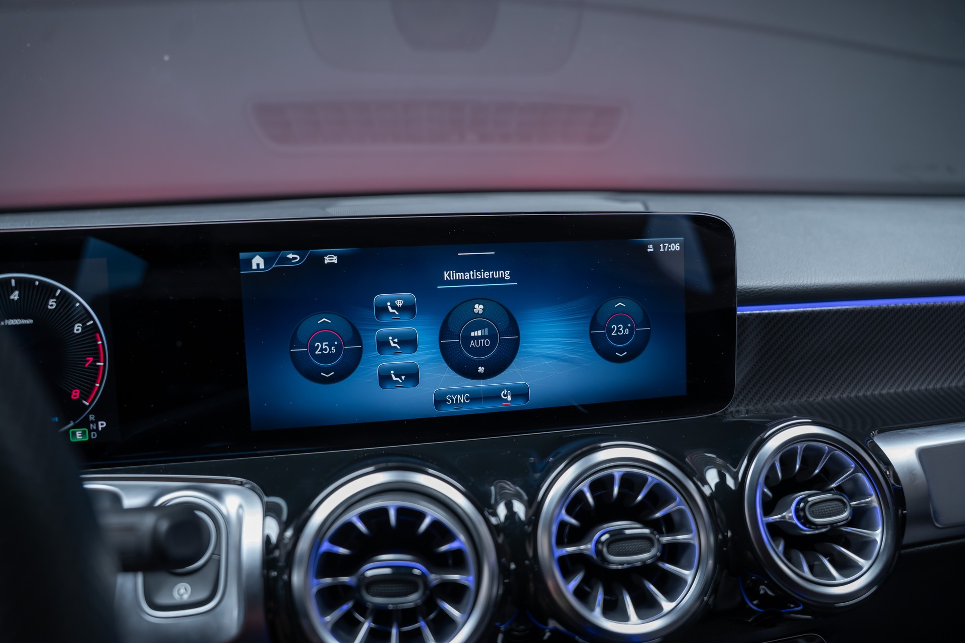 MERCEDES-BENZ GLB 250 AMG Line 4matic / Facelift / Rückfahrkamera / Ambientebeleuchtung-image-37