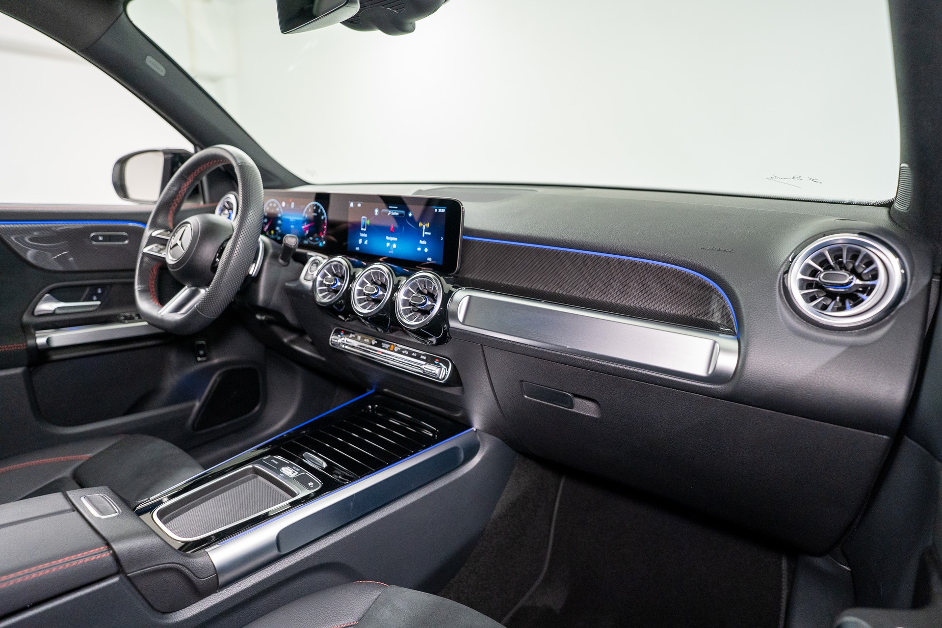MERCEDES-BENZ GLB 250 AMG Line 4matic / Facelift / Rückfahrkamera / Ambientebeleuchtung-image-13