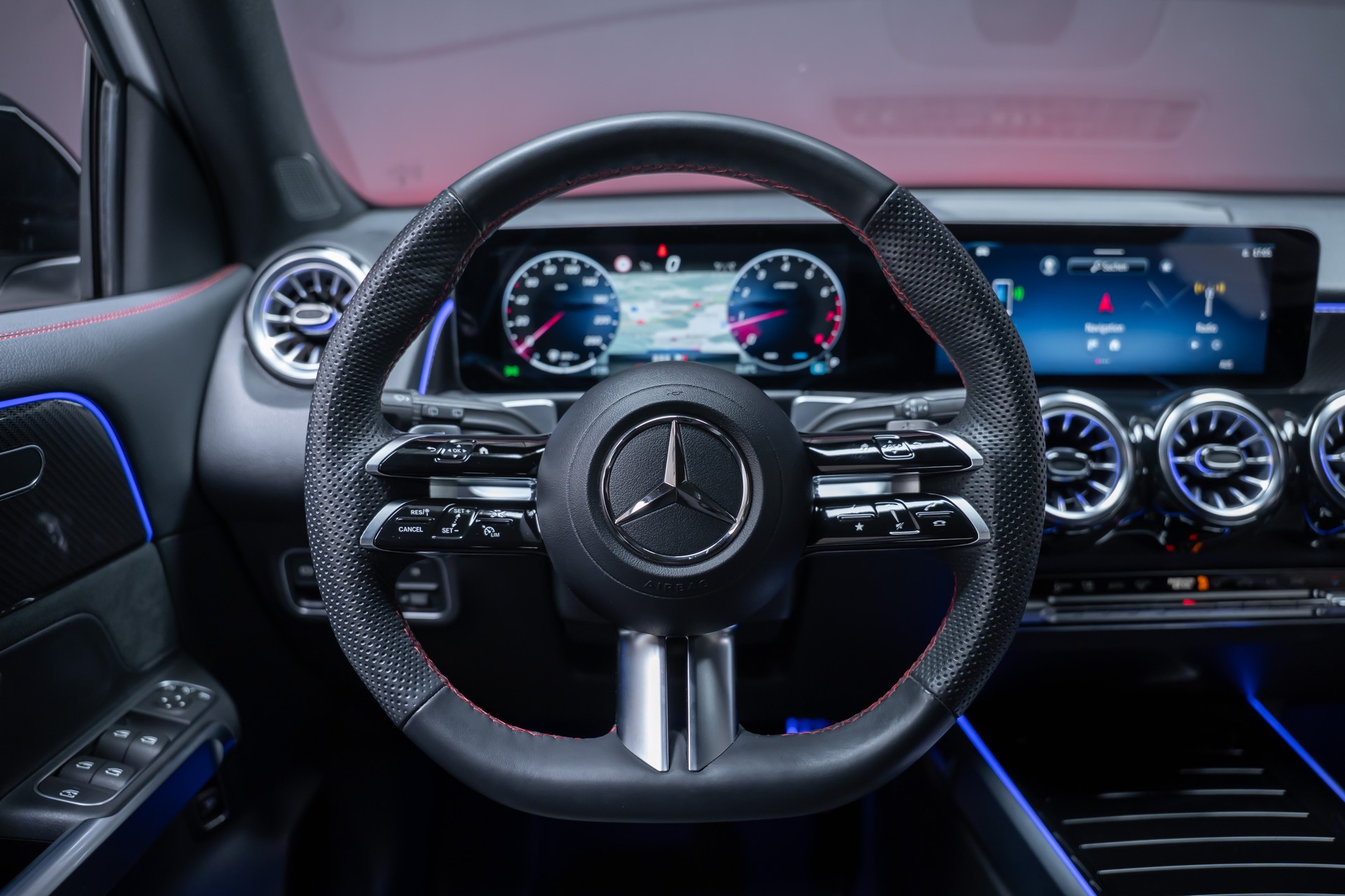 MERCEDES-BENZ GLB 250 AMG Line 4matic / Facelift / Rückfahrkamera / Ambientebeleuchtung-image-26