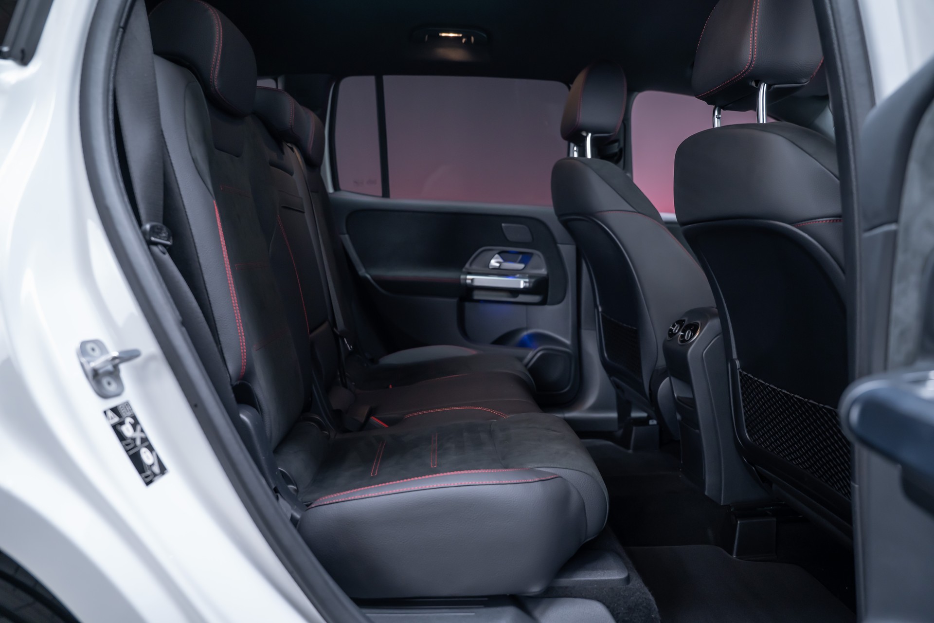 MERCEDES-BENZ GLB 250 AMG Line 4matic / Facelift / Rückfahrkamera / Ambientebeleuchtung-image-20