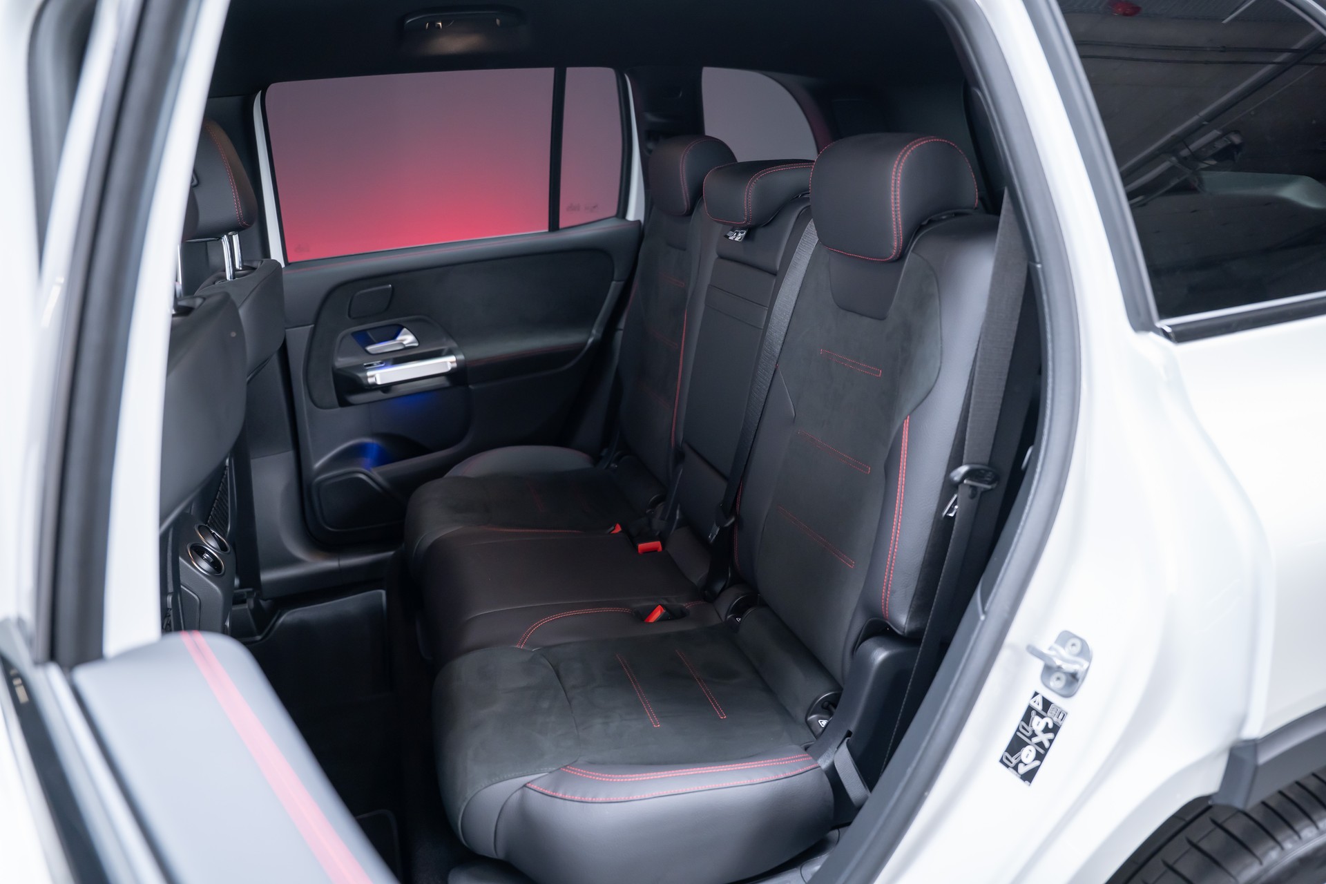 MERCEDES-BENZ GLB 250 AMG Line 4matic / Facelift / Rückfahrkamera / Ambientebeleuchtung-image-19