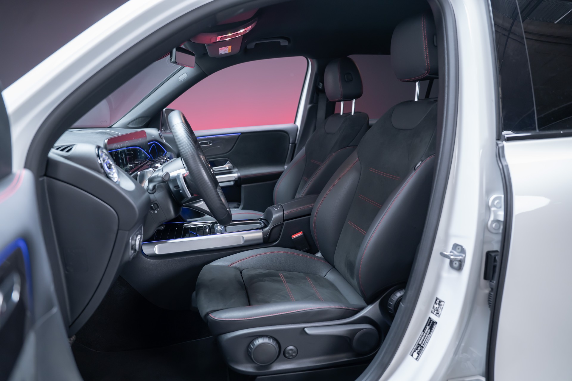 MERCEDES-BENZ GLB 250 AMG Line 4matic / Facelift / Rückfahrkamera / Ambientebeleuchtung-image-11