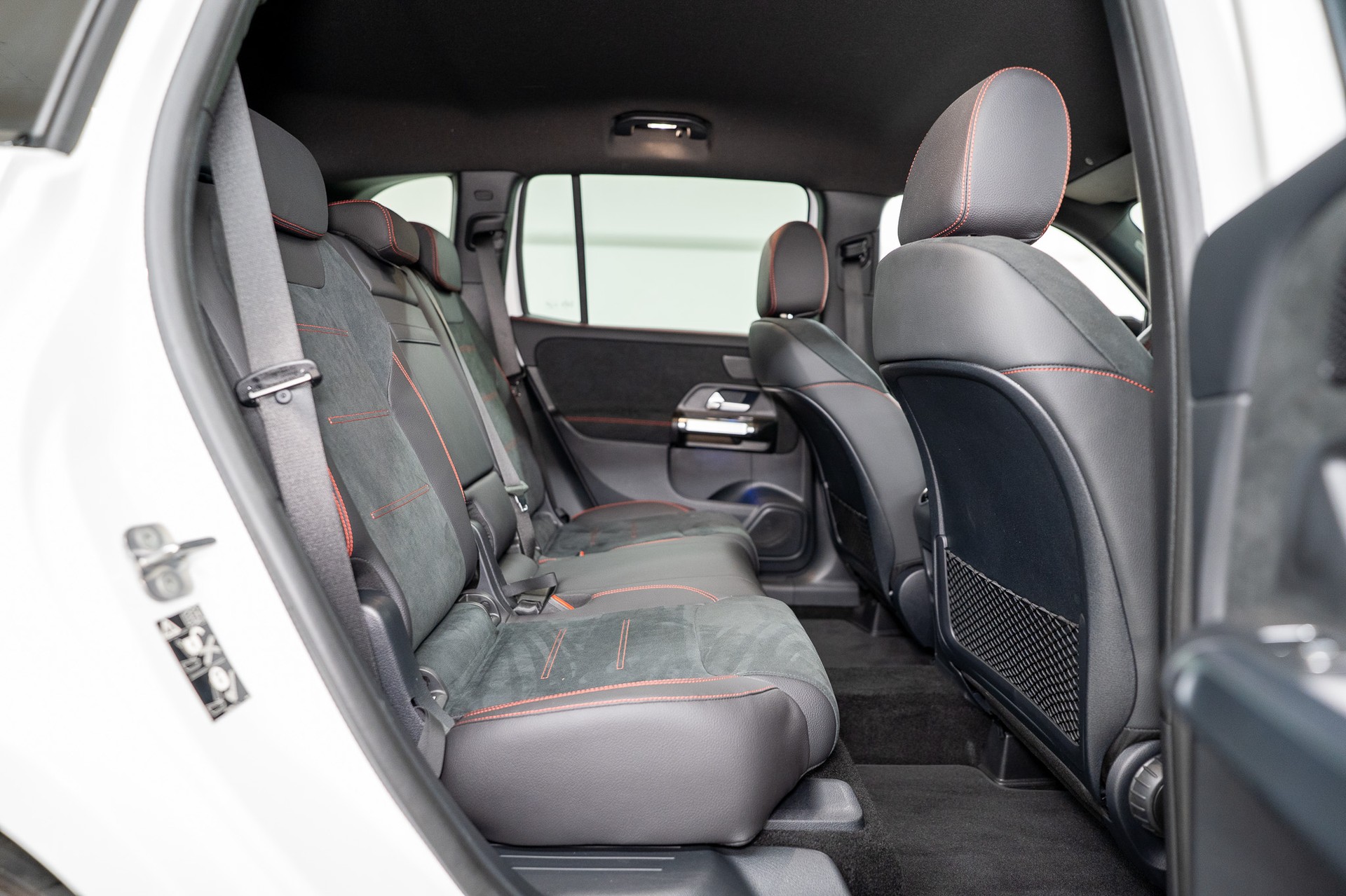 MERCEDES-BENZ GLB 250 AMG Line 4matic / Facelift / Rückfahrkamera / Ambientebeleuchtung-image-11