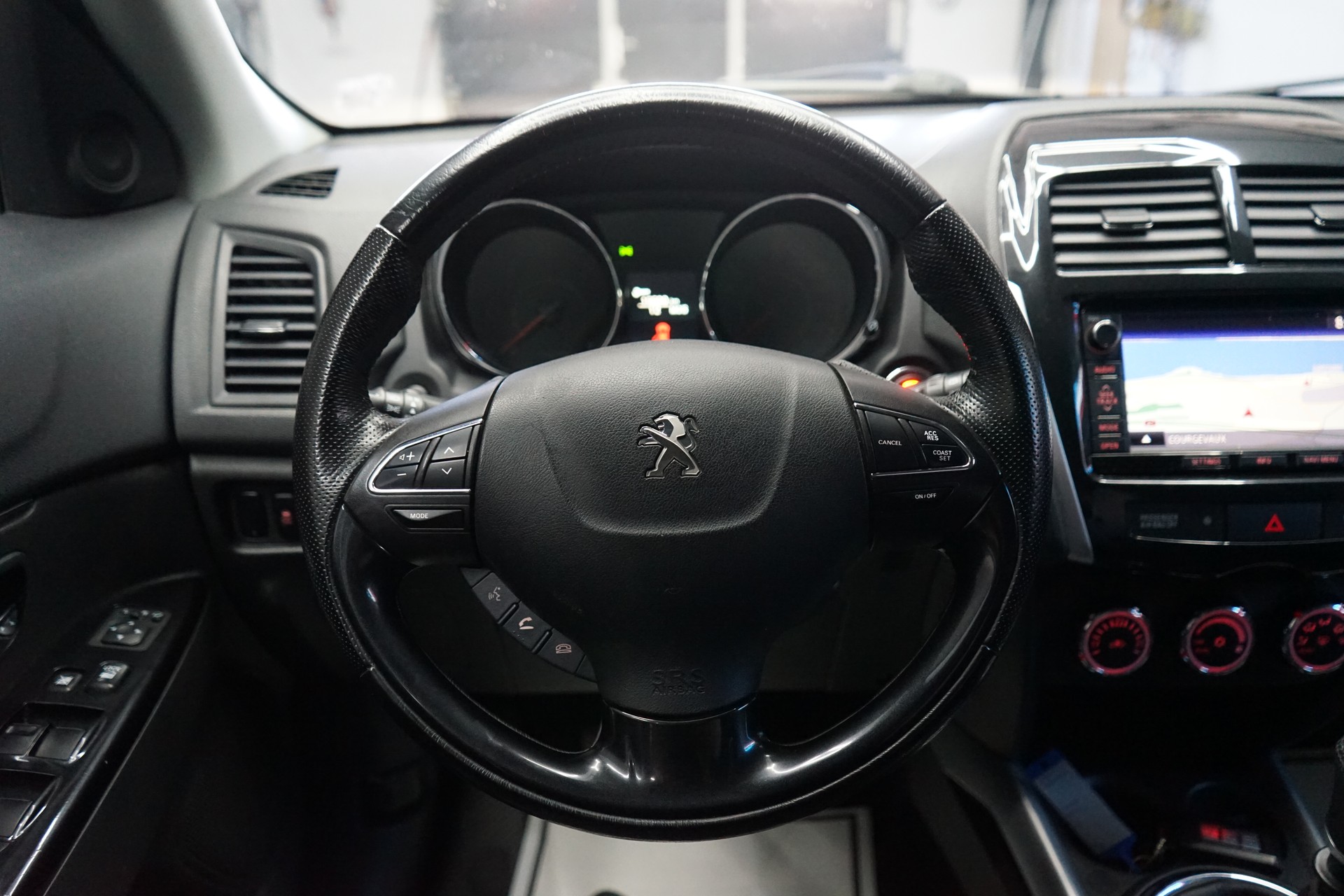 PEUGEOT 4008 1.6 HDi Allure 4WD-image-7